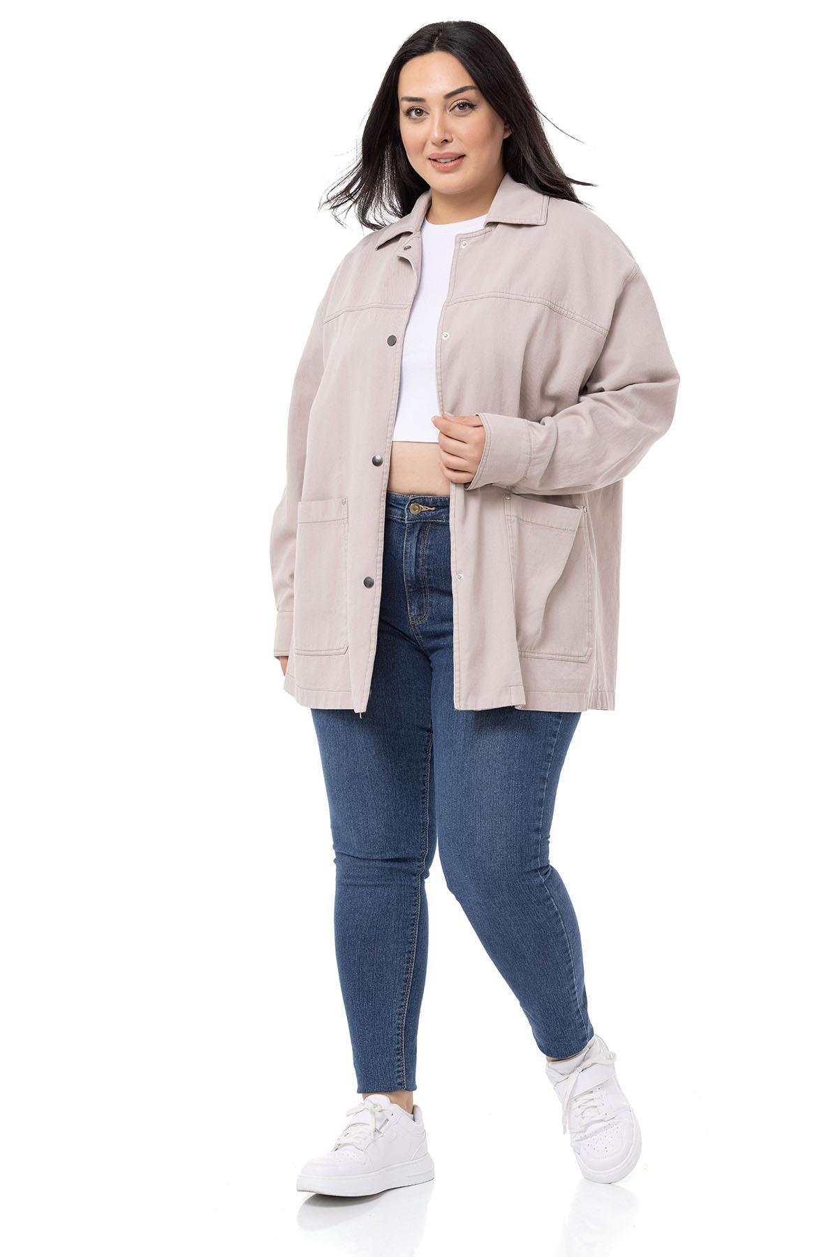 TEK KALANLARBüyük Beden Cepli Çıt Çıt Düğmeli Bej Gabardin GömlekDISENTIS MODESTBüyük Beden Cepli Çıt Çıt Düğmeli Bej Gabardin Gömlek