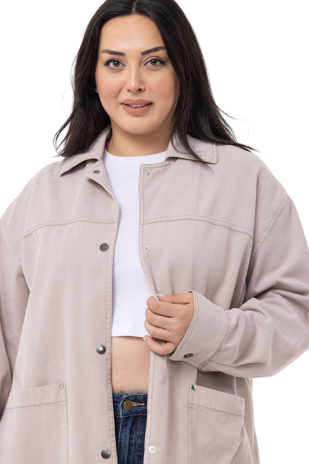 TEK KALANLARBüyük Beden Cepli Çıt Çıt Düğmeli Bej Gabardin GömlekDISENTIS MODESTBüyük Beden Cepli Çıt Çıt Düğmeli Bej Gabardin Gömlek