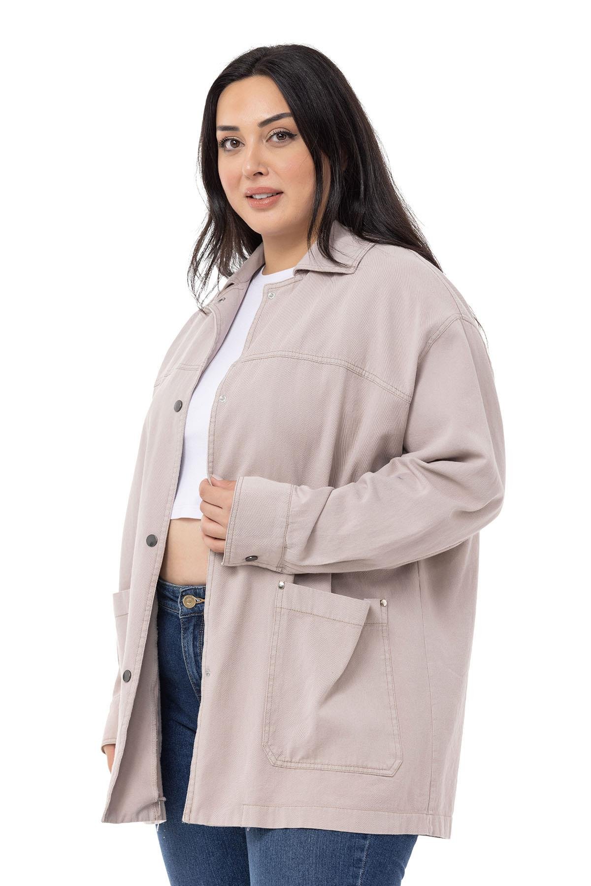 TEK KALANLARBüyük Beden Cepli Çıt Çıt Düğmeli Bej Gabardin GömlekDISENTIS MODESTBüyük Beden Cepli Çıt Çıt Düğmeli Bej Gabardin Gömlek