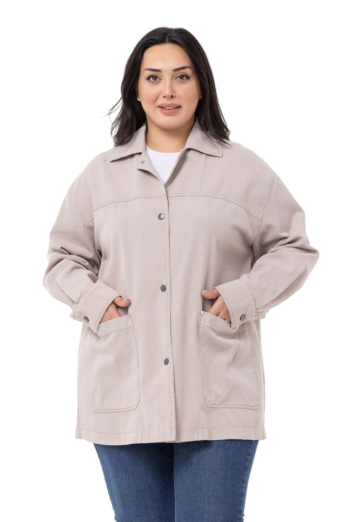 TEK KALANLARBüyük Beden Cepli Çıt Çıt Düğmeli Bej Gabardin GömlekDISENTIS MODESTBüyük Beden Cepli Çıt Çıt Düğmeli Bej Gabardin Gömlek