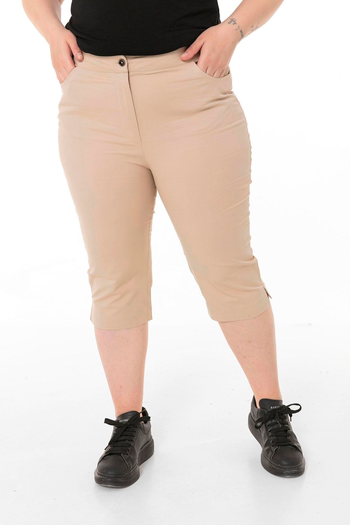 TEK KALANLARDisentis Modest Cepli Model Paçalar Yırtmaçlı Bej Capri PantolonDISENTIS MODESTBüyük Beden Cepli Model Paçalar Yırtmaçlı Bej Capri Pantolon