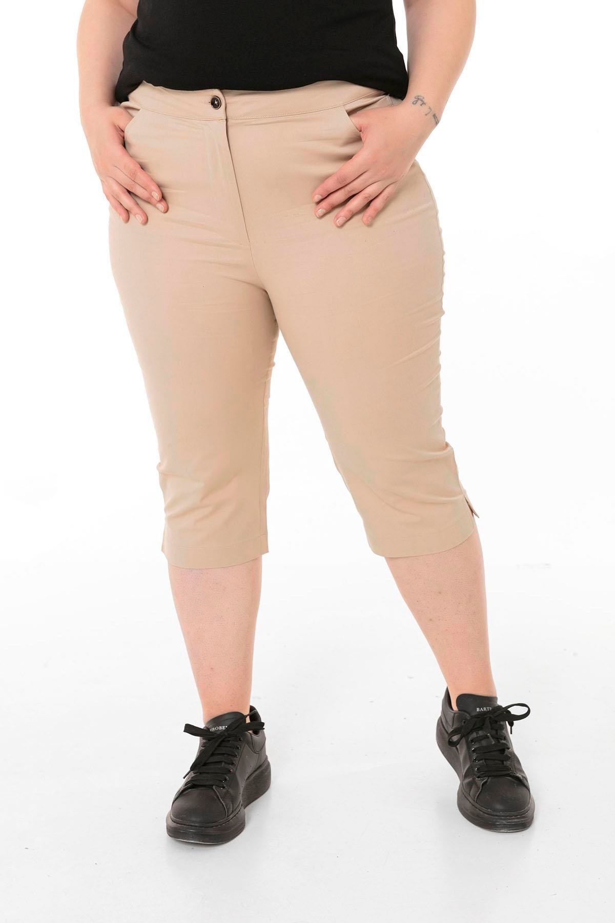 TEK KALANLARDisentis Modest Cepli Model Paçalar Yırtmaçlı Bej Capri PantolonDISENTIS MODESTBüyük Beden Cepli Model Paçalar Yırtmaçlı Bej Capri Pantolon