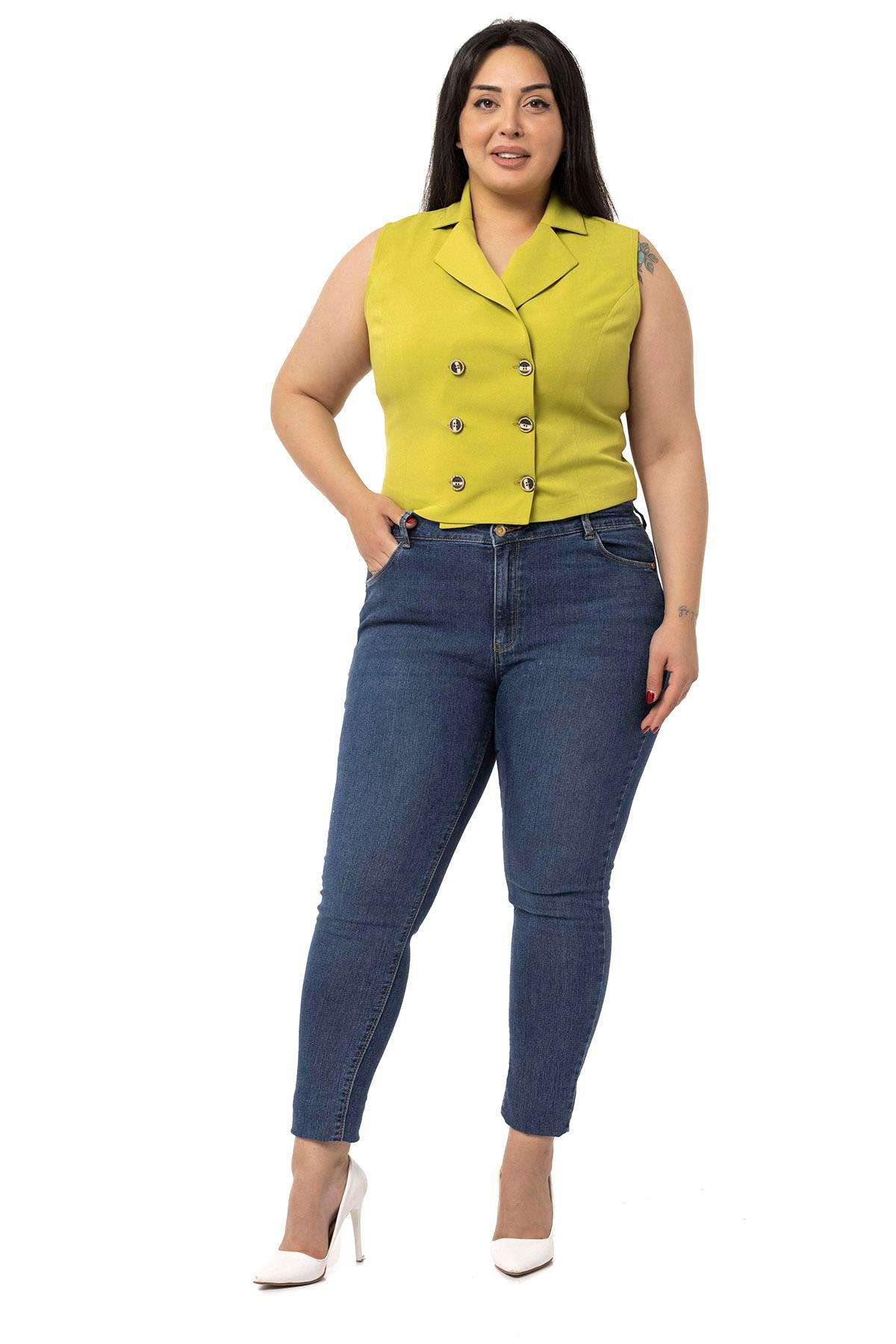 TEK KALANLARBüyük Beden Düğme Detaylı Gömlek Yaka Astarsız Mini Fıstık Yeşili YelekDISENTIS MODESTBüyük Beden Düğme Detaylı Gömlek Yaka Astarsız Mini Fıstık Yeşili Yelek