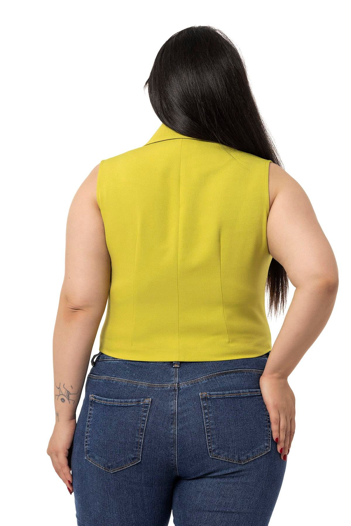 TEK KALANLARBüyük Beden Düğme Detaylı Gömlek Yaka Astarsız Mini Fıstık Yeşili YelekDISENTIS MODESTBüyük Beden Düğme Detaylı Gömlek Yaka Astarsız Mini Fıstık Yeşili Yelek