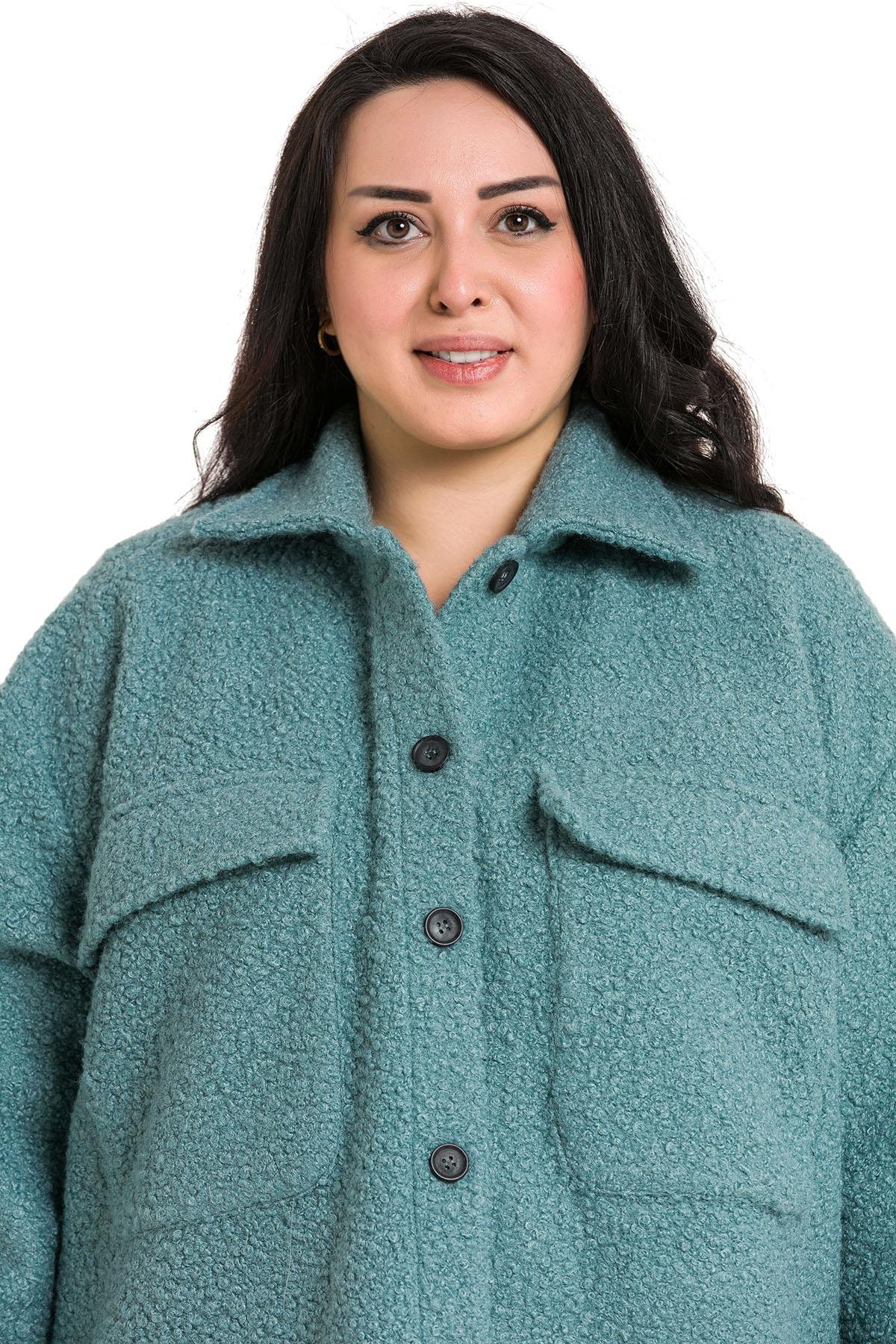 SINGLE PRODUCTSBüyük Beden Düşük Kollu Göğüsten Büyük Cepli Yanı Yırtmaçlı Buklet Turkuaz Ceket GömlekDISENTIS MODESTBüyük Beden Düşük Kollu Göğüsten Büyük Cepli Yanı Yırtmaçlı Buklet Turkuaz Ceket Gömlek