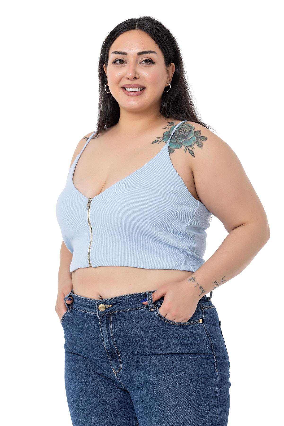 TEK KALANLARDisentis Modest İp Askılı V Yakalı Fermuar Detaylı Crop Mavi BodyDISENTIS MODESTBüyük Beden İp Askılı V Yakalı Fermuar Detaylı Crop Mavi Body