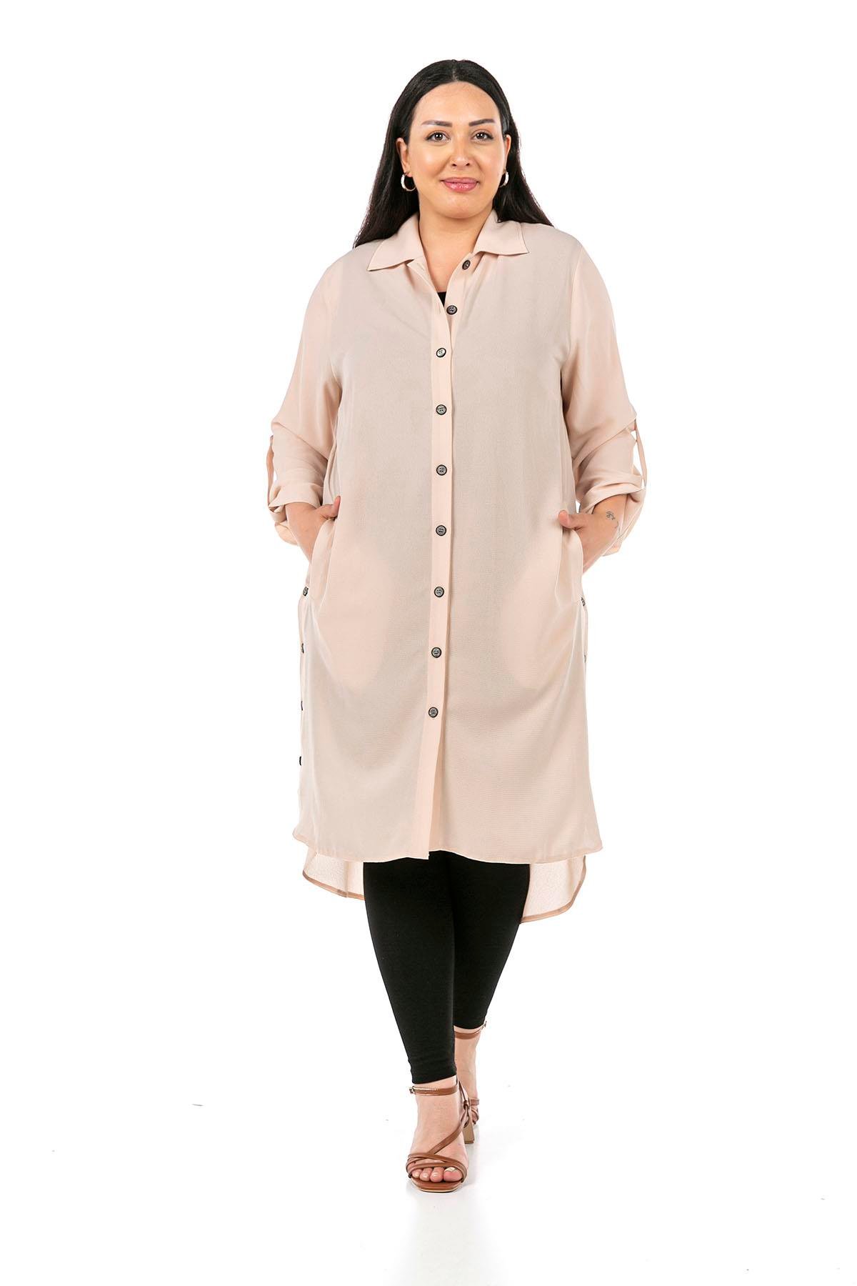 TEK KALANLARBüyük Beden Katlamalı Kollu Yanları Düğmeli Uzun Krem Tunik GömlekDISENTIS MODESTBüyük Beden Katlamalı Kollu Yanları Düğmeli Uzun Krem Tunik Gömlek