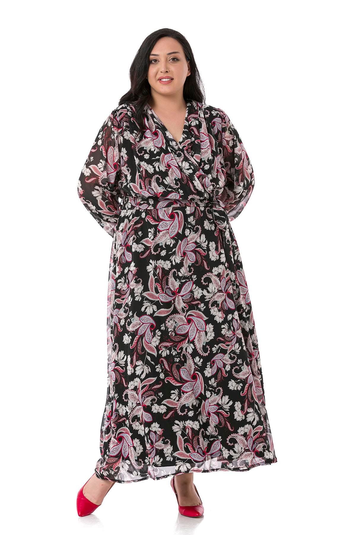 TEK KALANLARBüyük Beden Kruvaze Yaka Astarlı Beli Lastikli ve Kuşaklı Maksi Boy Şal Desenli Siyah Şifon ElbiseDISENTIS MODESTBüyük Beden Kruvaze Yaka Astarlı Beli Lastikli ve Kuşaklı Maksi Boy Şal Desenli Siyah Şifon Elbise