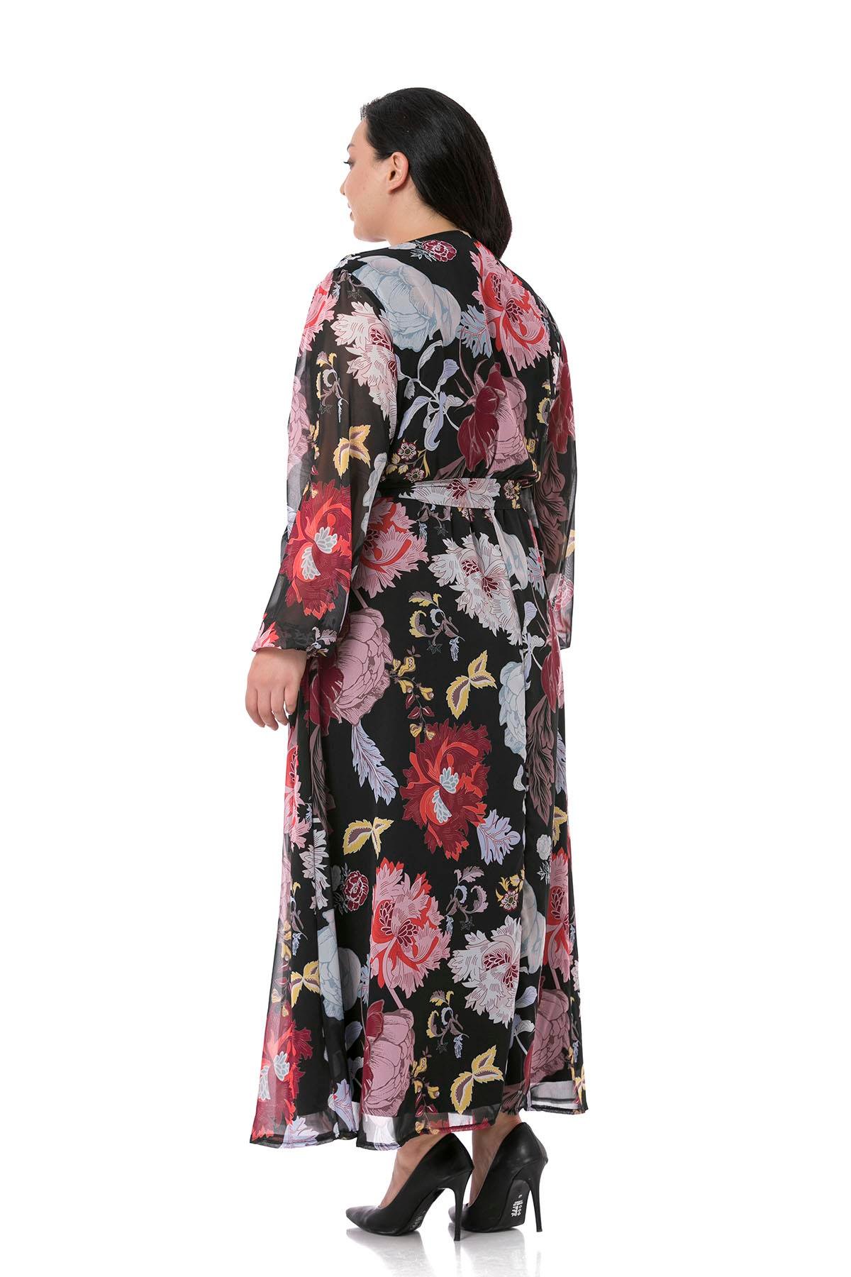 TEK KALANLARBüyük Beden Kruvaze Yaka Astarlı Beli Lastikli ve Kuşaklı Maksi Boy Çiçek Desenli Siyah Şifon ElbiseDISENTIS MODESTBüyük Beden Kruvaze Yaka Astarlı Beli Lastikli ve Kuşaklı Maksi Boy Çiçek Desenli Siyah Şifon Elbise