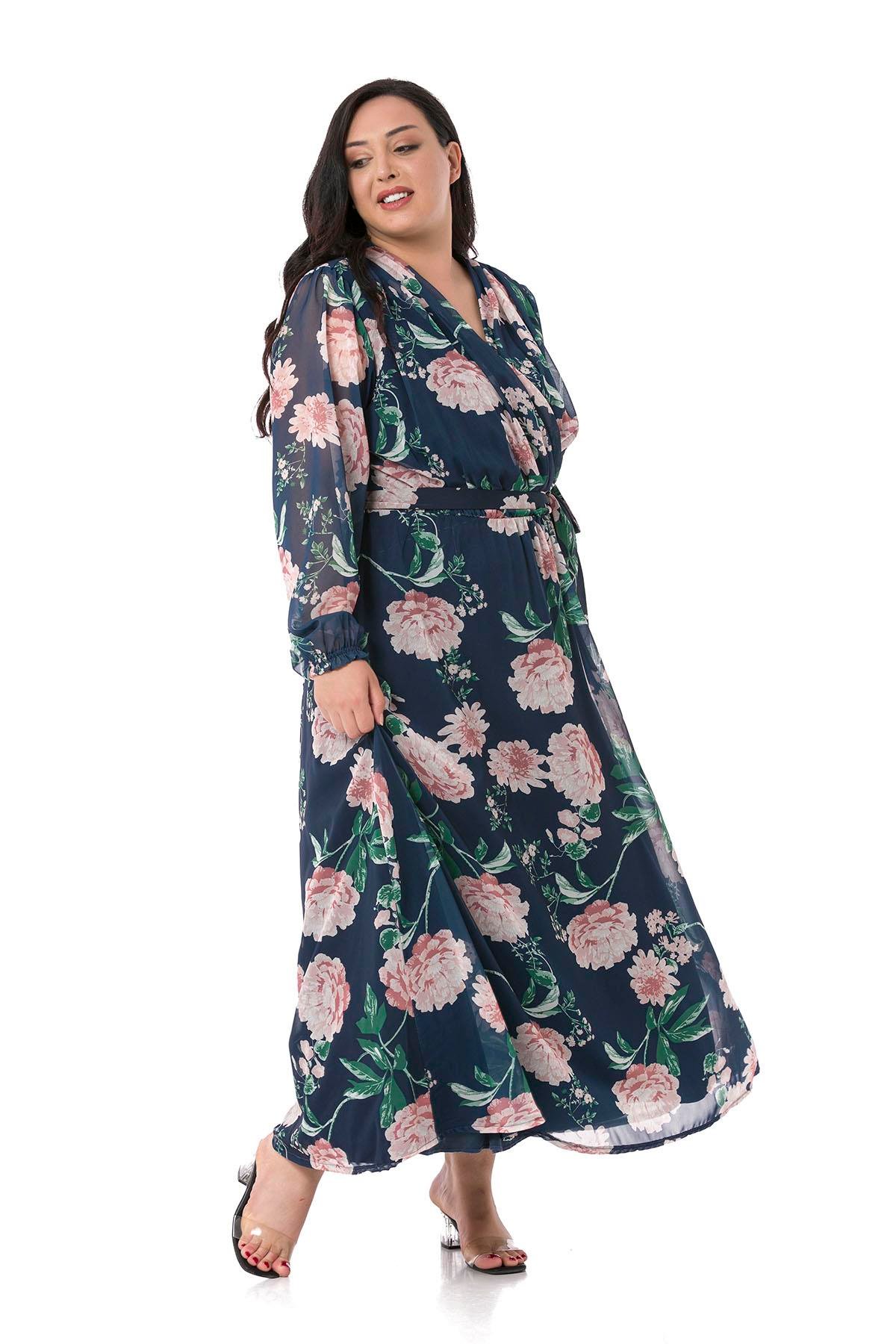 TEK KALANLARBüyük Beden Kruvaze Yaka Astarlı Beli Lastikli ve Kuşaklı Maksi Boy Çiçek Desenli Mavi Şifon ElbiseDISENTIS MODESTBüyük Beden Kruvaze Yaka Astarlı Beli Lastikli ve Kuşaklı Maksi Boy Çiçek Desenli Mavi Şifon Elbise