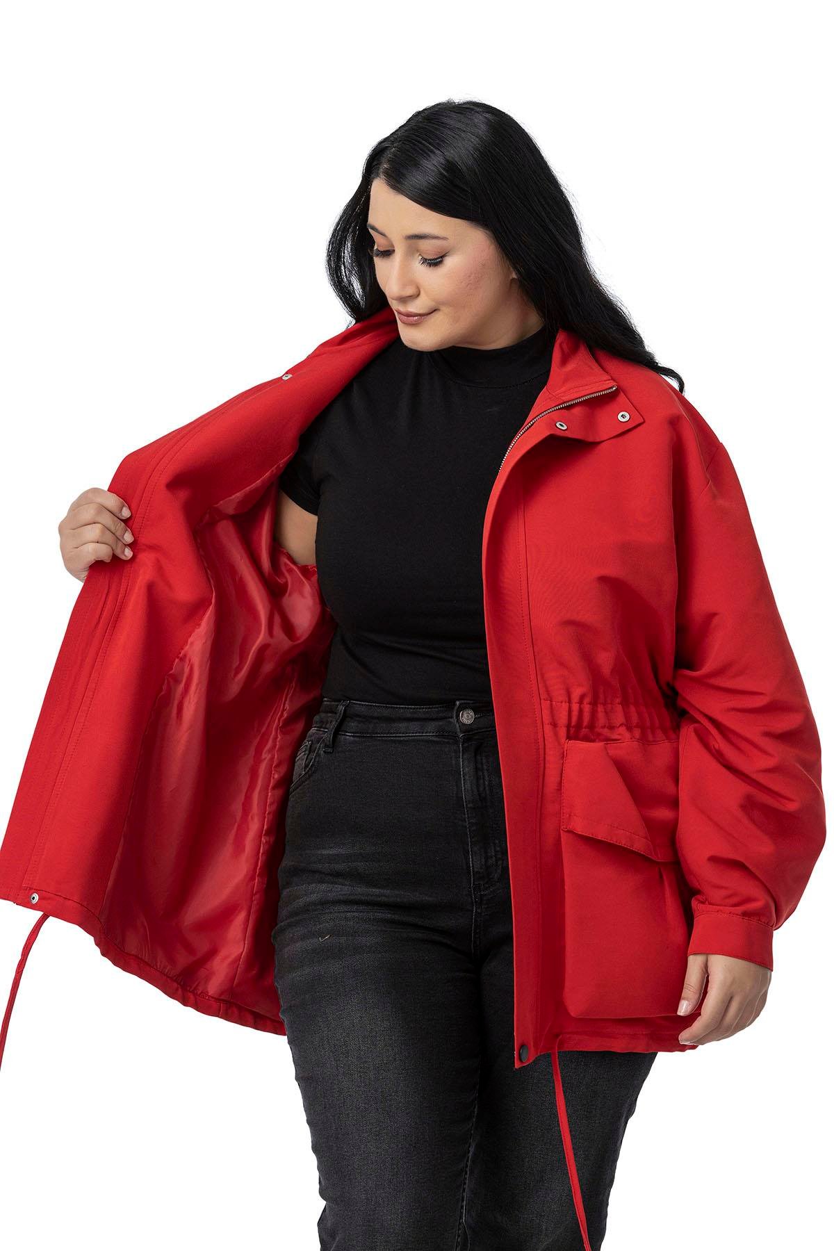 Trenchcoat Disentis Modest Büyük Beden Çıtçıt ve Fermuar Kapamalı Beli Büzgülü Astarlı Kırmızı TrençkotDISENTIS MODESTBüyük Beden Çıtçıt ve Fermuar Kapamalı Beli Büzgülü Astarlı Kırmızı Trençkot