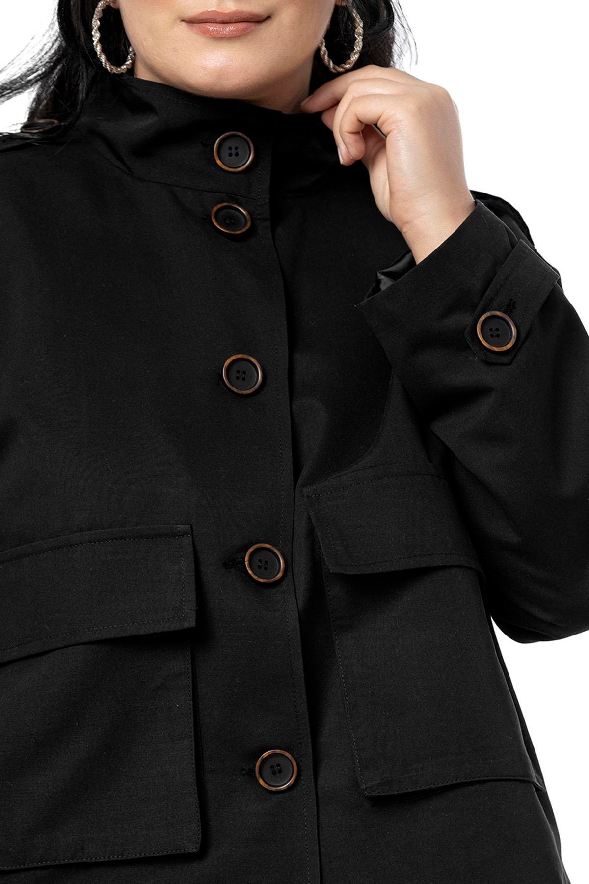 Trenchcoat Disentis Modest Büyük Beden Dik Yaka Kapaklı Torba Cepli Astarlı Kısa Siyah TrençkotDISENTIS MODESTBüyük Beden Dik Yaka Kapaklı Torba Cepli Astarlı Kısa Siyah Trençkot