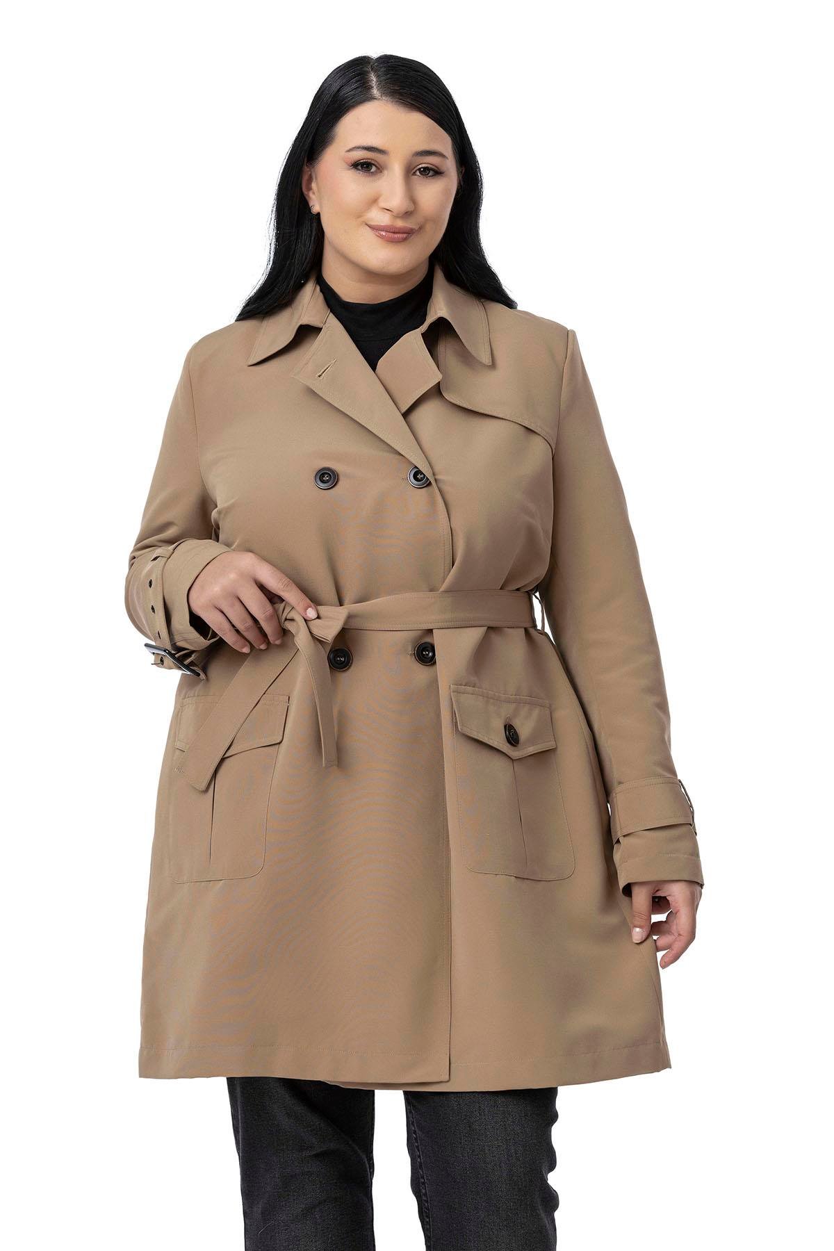 TrençkotDisentis Modest Büyük Beden Kruvaze Kolu Bant Detaylı Cepli Kuşaklı Astarlı Vizon TrençkotDISENTIS MODESTBüyük Beden Kruvaze Kolu Bant Detaylı Cepli Kuşaklı Astarlı Vizon Trençkot