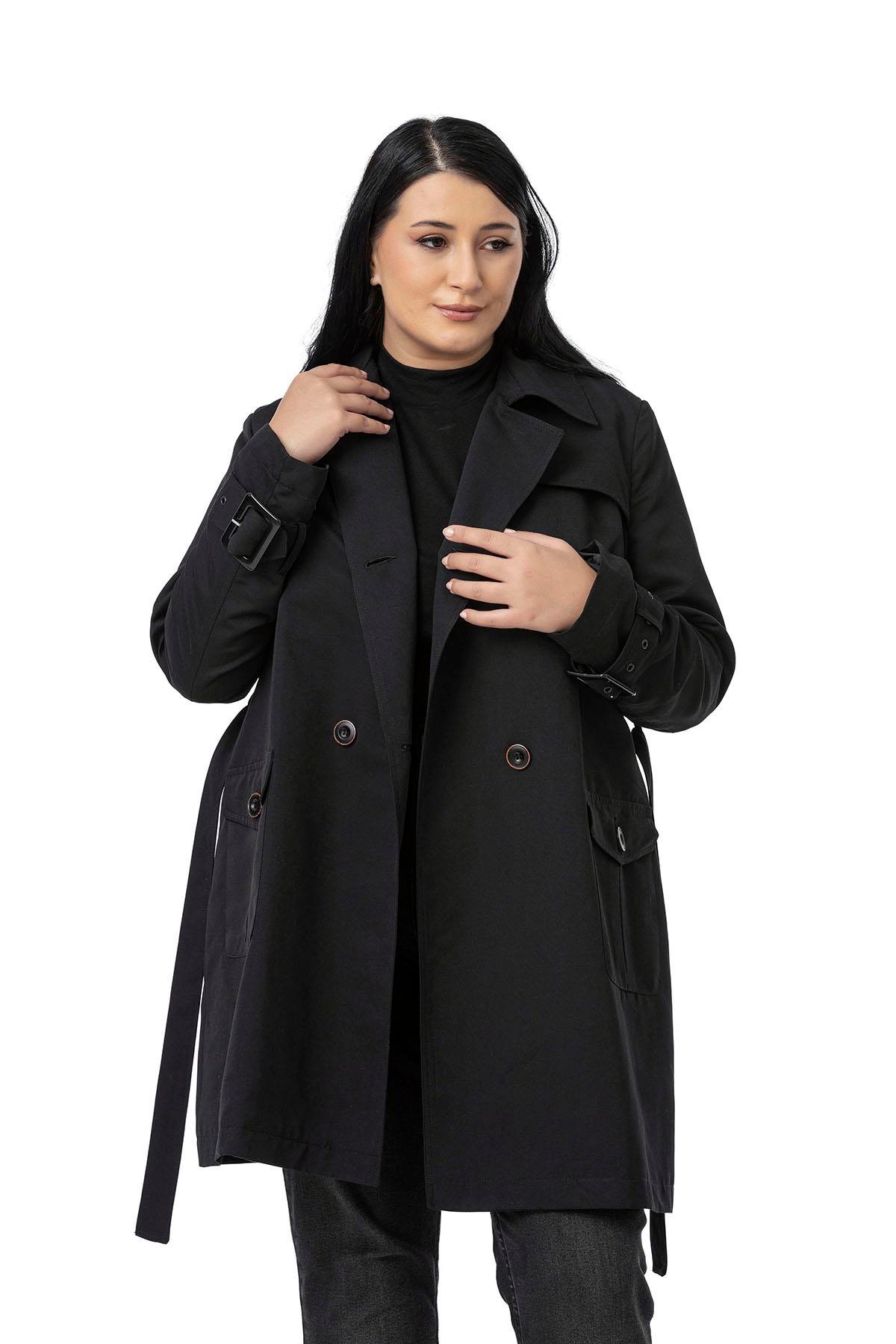 TrençkotDisentis Modest Büyük Beden Kruvaze Kolu Bant Detaylı Cepli Kuşaklı Astarlı Siyah TrençkotDISENTIS MODESTBüyük Beden Kruvaze Kolu Bant Detaylı Cepli Kuşaklı Astarlı Siyah Trençkot