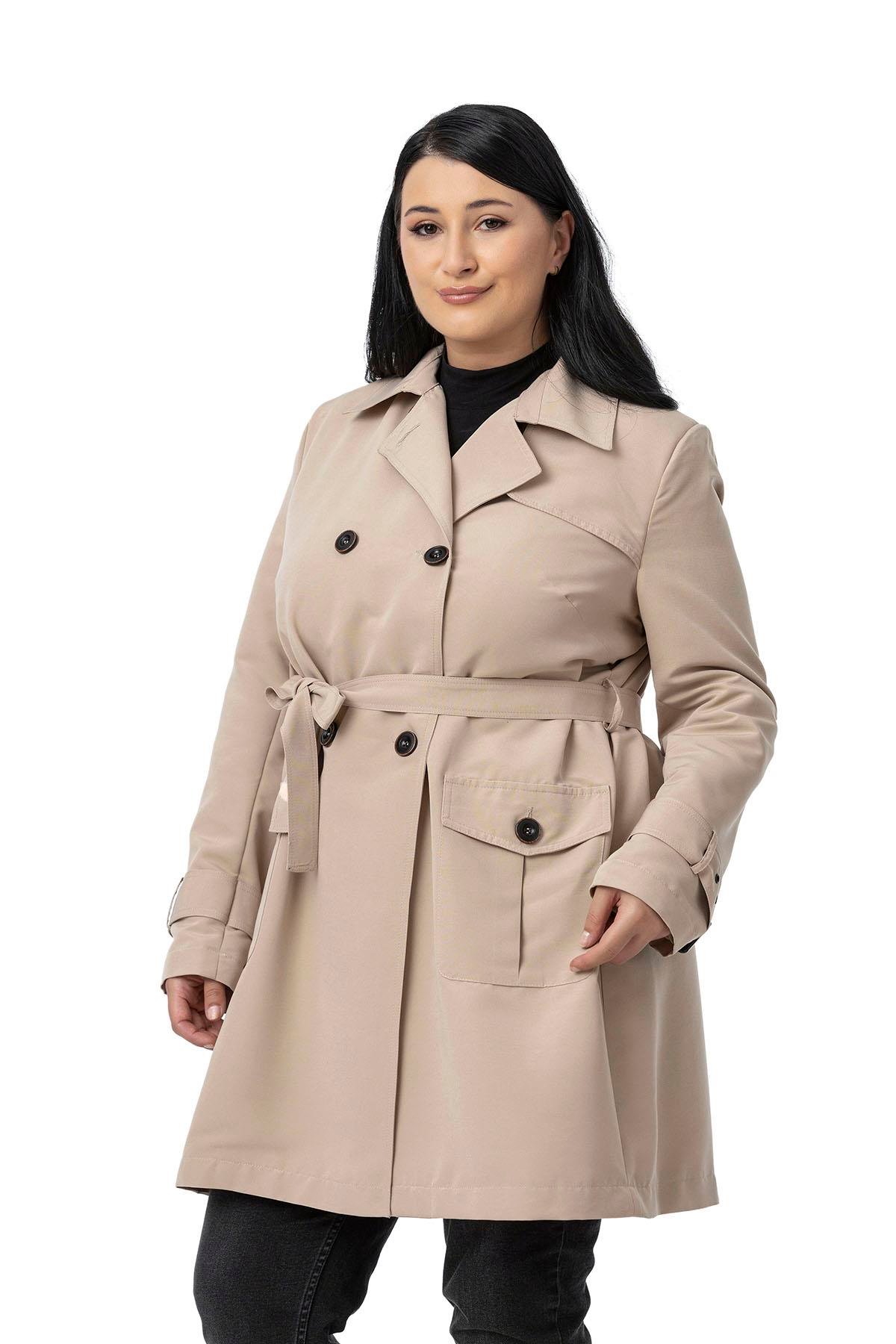 TrençkotDisentis Modest Büyük Beden Kruvaze Kolu Bant Detaylı Cepli Kuşaklı Astarlı Bej TrençkotDISENTIS MODESTBüyük Beden Kruvaze Kolu Bant Detaylı Cepli Kuşaklı Astarlı Bej Trençkot