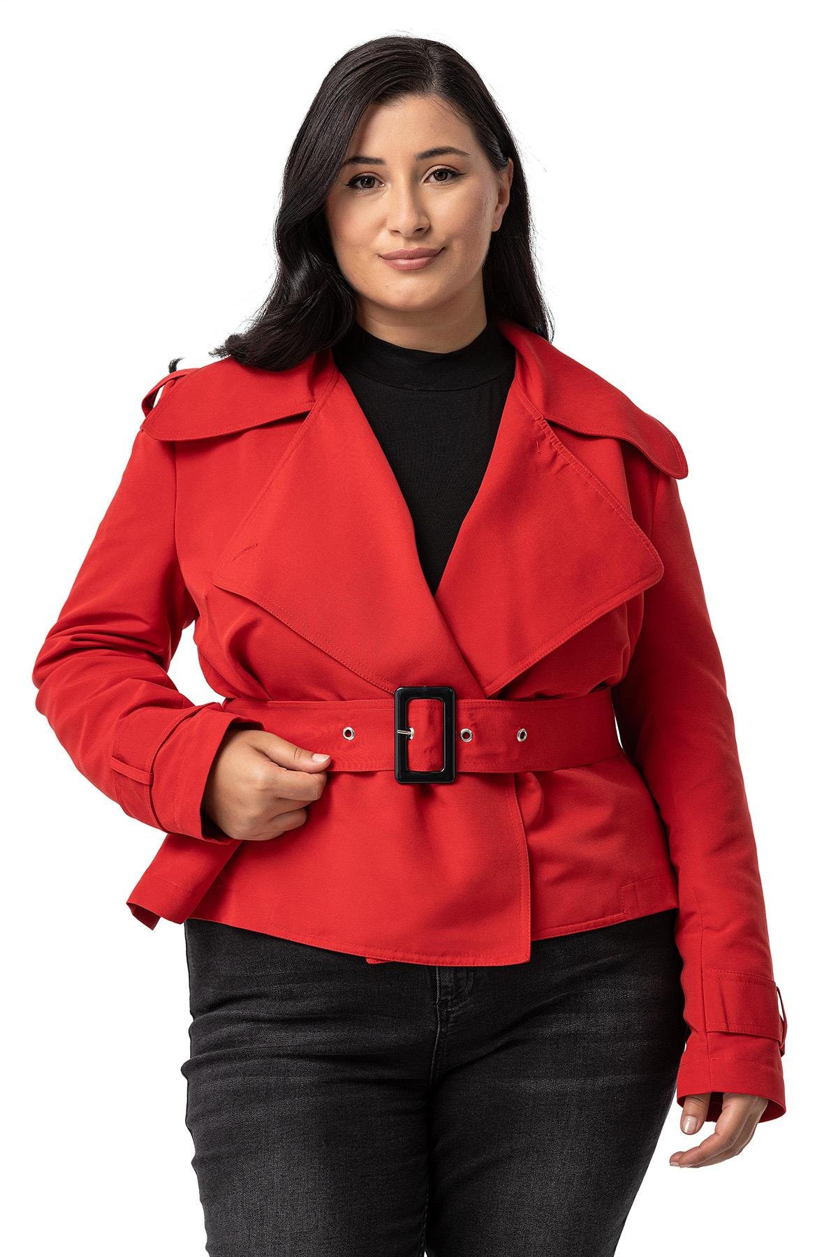 Trenchcoat Disentis Modest Büyük Beden Mono Yaka Kemerli Astarlı Kısa Kırmızı TrençkotDISENTIS MODESTBüyük Beden Mono Yaka Kemerli Astarlı Kısa Kırmızı Trençkot