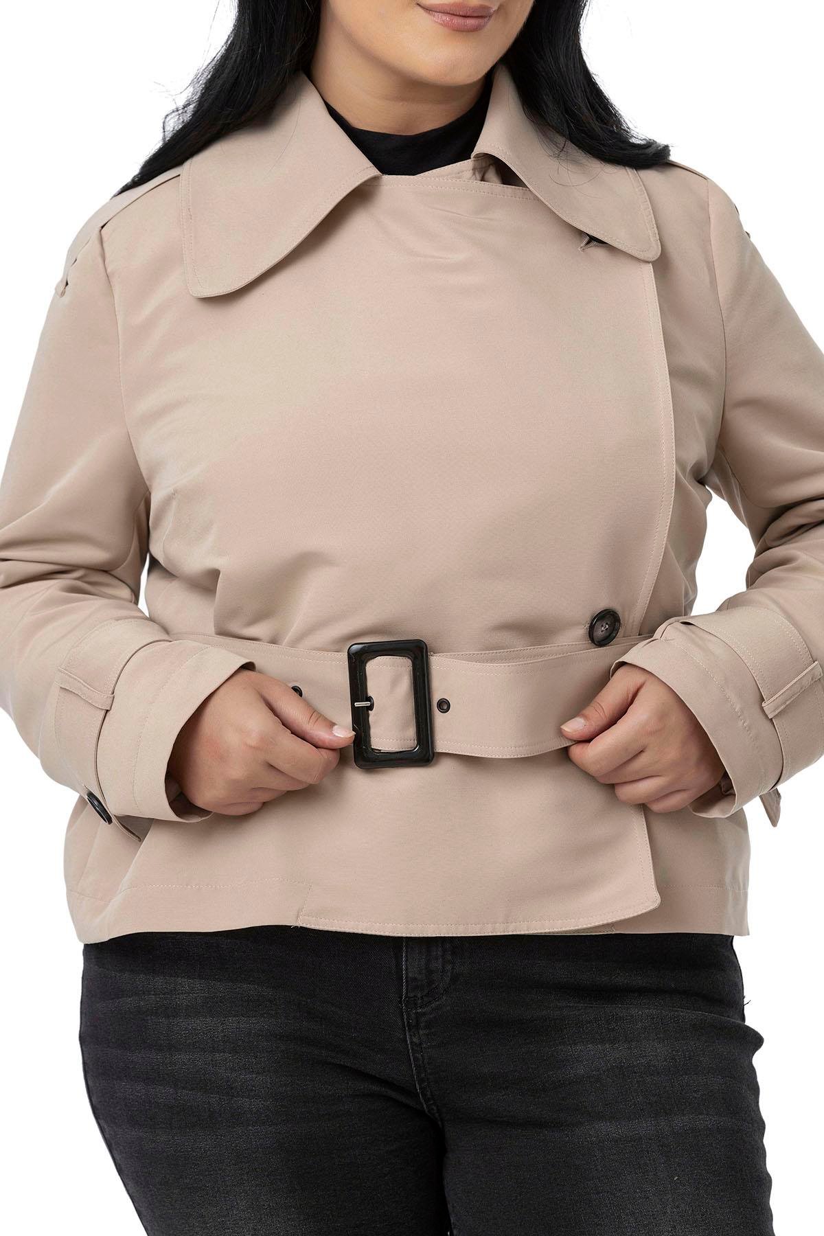 Trenchcoat Disentis Modest Büyük Beden Mono Yaka Kemerli Astarlı Kısa Bej Rengi TrençkotDISENTIS MODESTBüyük Beden Mono Yaka Kemerli Astarlı Kısa Bej Rengi Trençkot