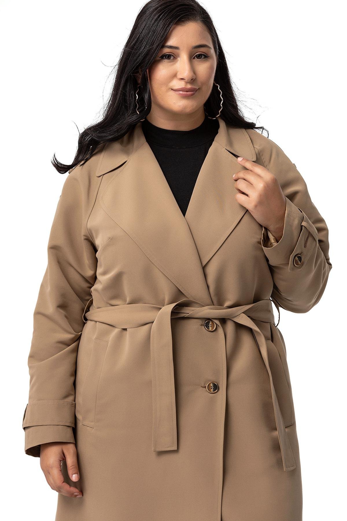 TrençkotDisentis Modest Büyük Beden Mono Yaka Kruvaze Kapamalı Yırtmaçlı Astarlı Uzun Vizon TrençkotDISENTIS MODESTBüyük Beden Mono Yaka Kruvaze Kapamalı Yırtmaçlı Astarlı Uzun Vizon Trençkot