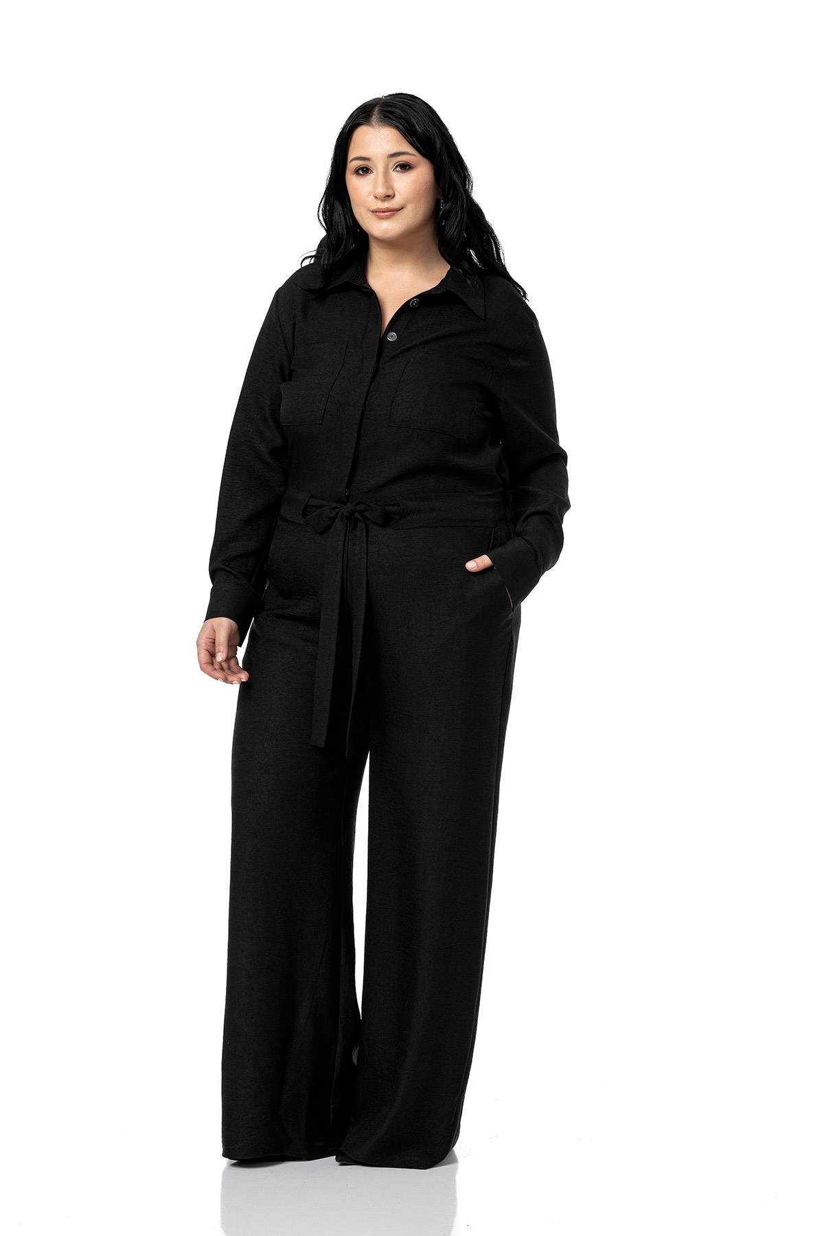 TULUMDisentis Modest Büyük Beden Beli Tünelli ve Arkadan Lastikli Geniş Paça Siyah TulumDISENTIS MODESTBüyük Beden Beli Tünelli ve Arkadan Lastikli Geniş Paça Siyah Tulum