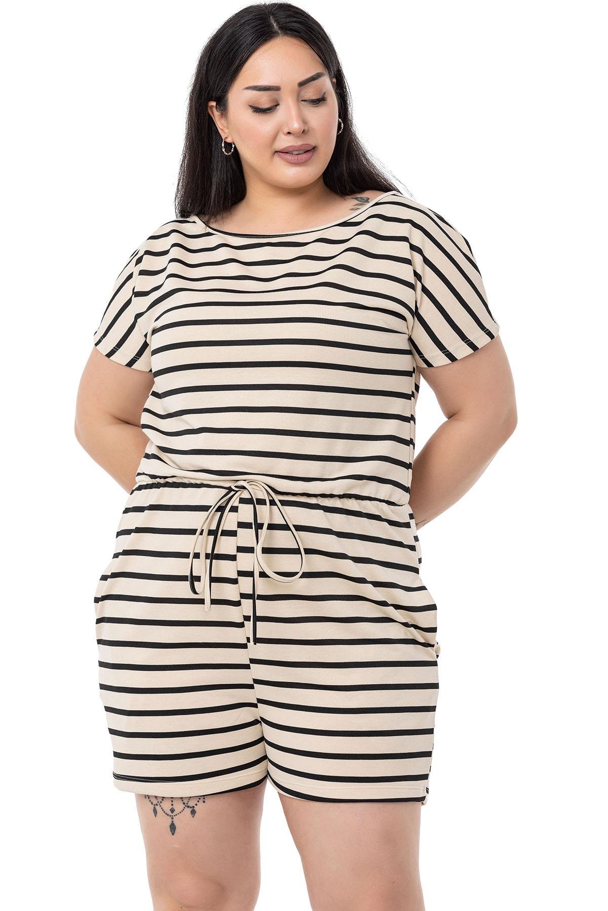 TulumDISENTIS MODEST GENC BUYUK BEDEN SORT TULUMDISENTIS MODESTBüyük Beden Düşük Kollu Beli Lastikli Cepli Siyah Çizgili Şort Tulum