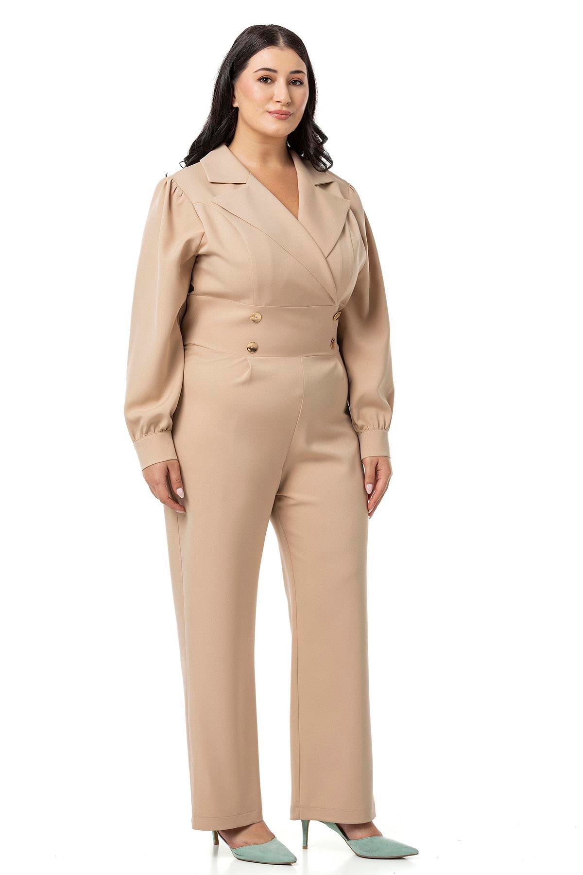 TULUMDisentis Modest Büyük Beden Kruvaze Yaka Metal Düğmeli Fermuarlı Bej Rengi TulumDISENTIS MODESTBüyük Beden Kruvaze Yaka Metal Düğmeli Fermuarlı Bej Rengi Tulum