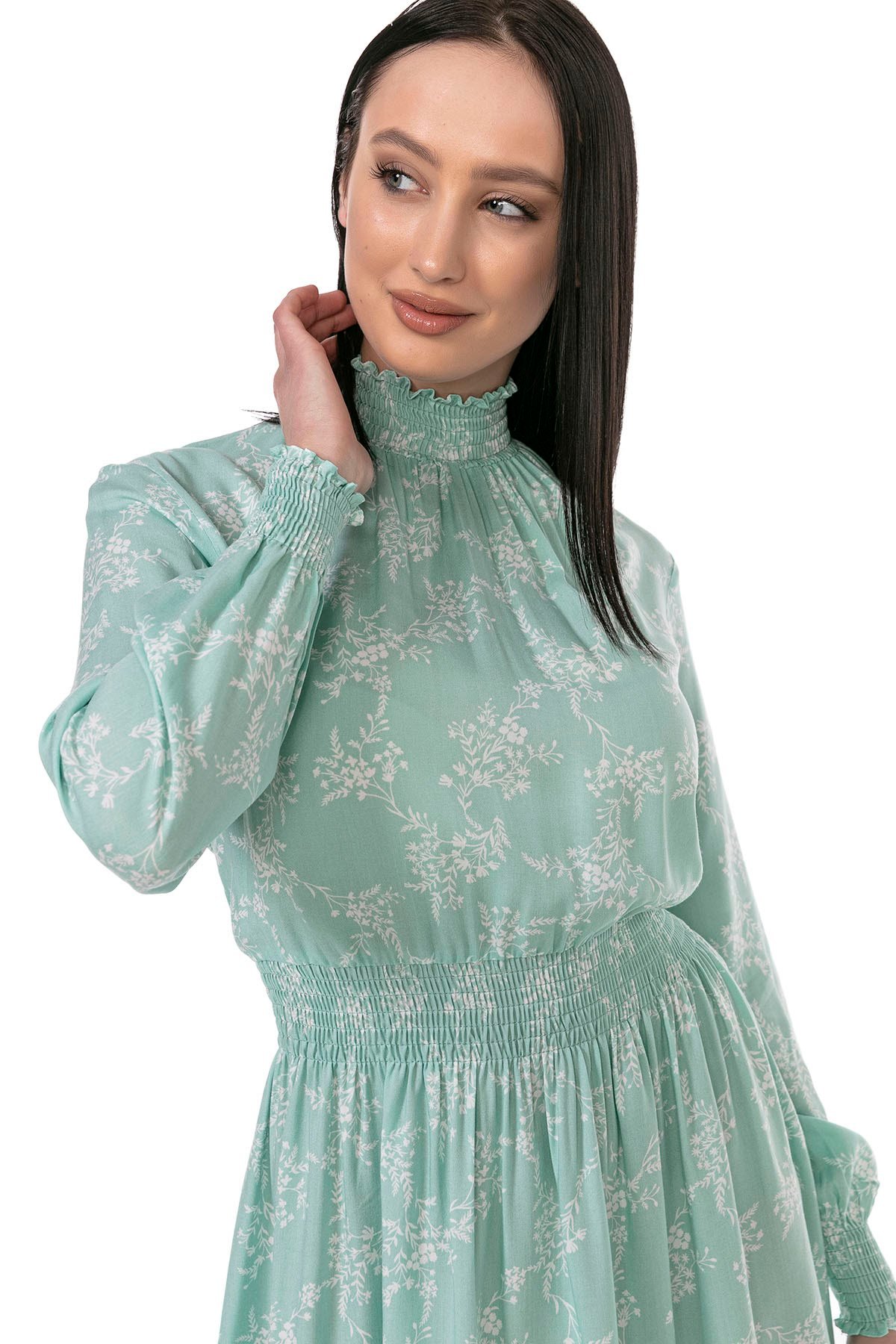 Yakası Kolları ve Beli Gipeli Küçük Çiçekli Yeşil Tunik Elbise