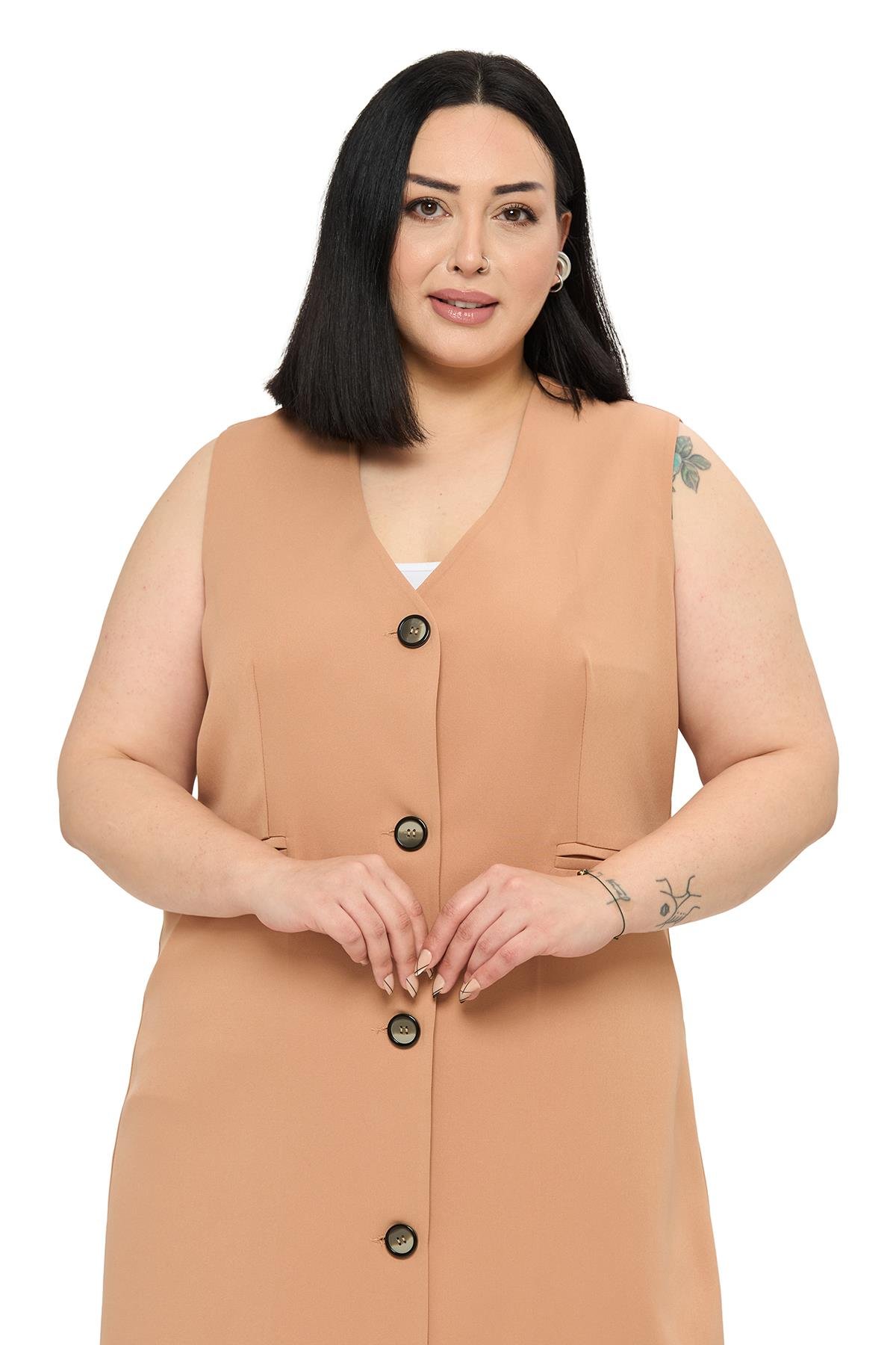 Yelek | Pantolon TakımlarDisentis Modest Büyük Beden Maxi Yelek Pantolon Vizon İkili TakımDISENTIS MODESTBüyük Beden Maxi Yelek Pantolon Vizon İkili Takım