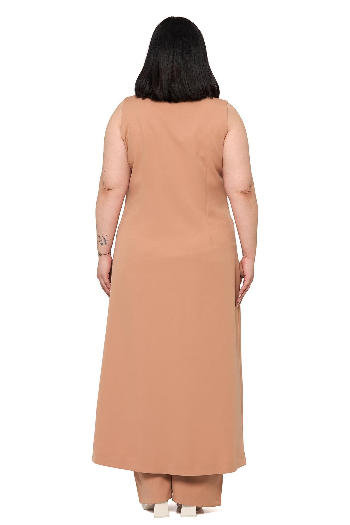 Yelek | Pantolon TakımlarDisentis Modest Büyük Beden Maxi Yelek Pantolon Vizon İkili TakımDISENTIS MODESTBüyük Beden Maxi Yelek Pantolon Vizon İkili Takım