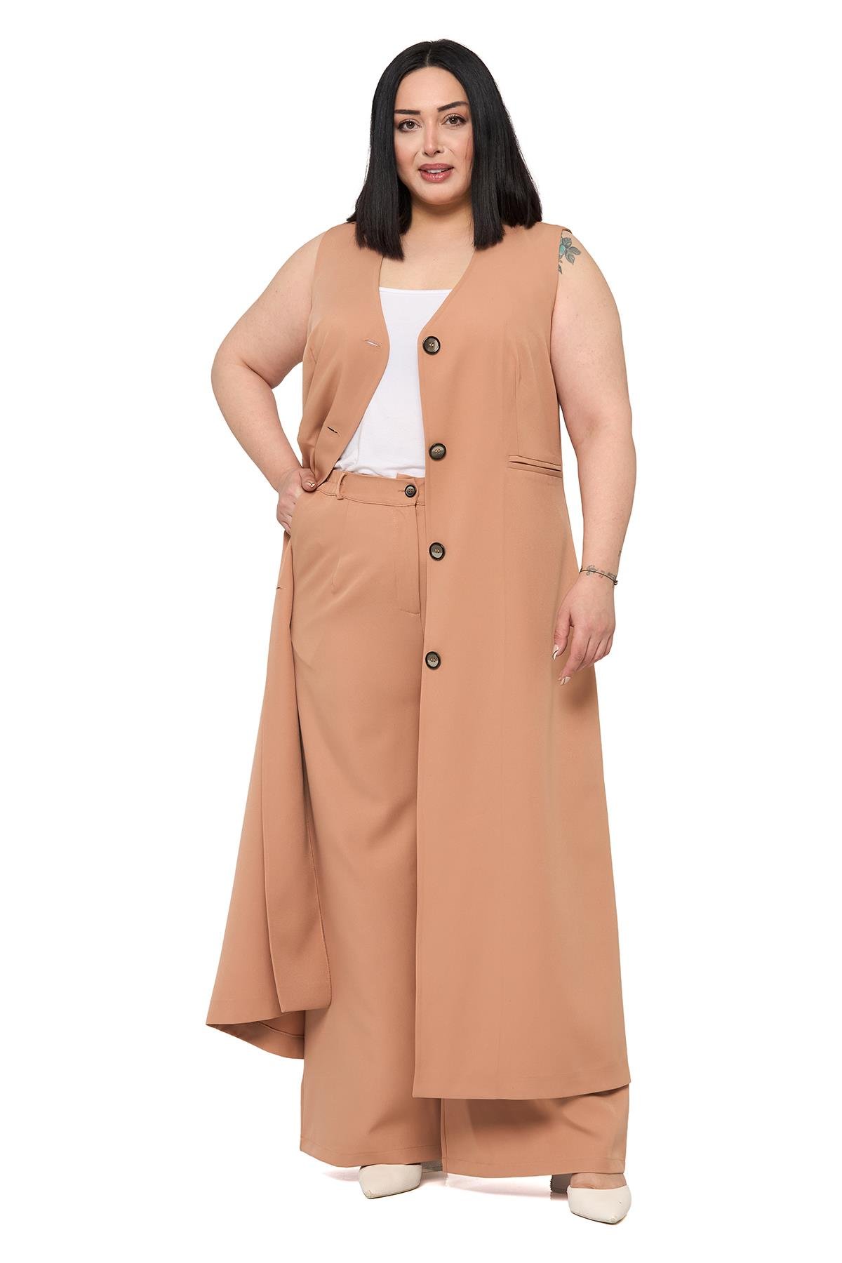 Yelek | Pantolon TakımlarDisentis Modest Büyük Beden Maxi Yelek Pantolon Vizon İkili TakımDISENTIS MODESTBüyük Beden Maxi Yelek Pantolon Vizon İkili Takım