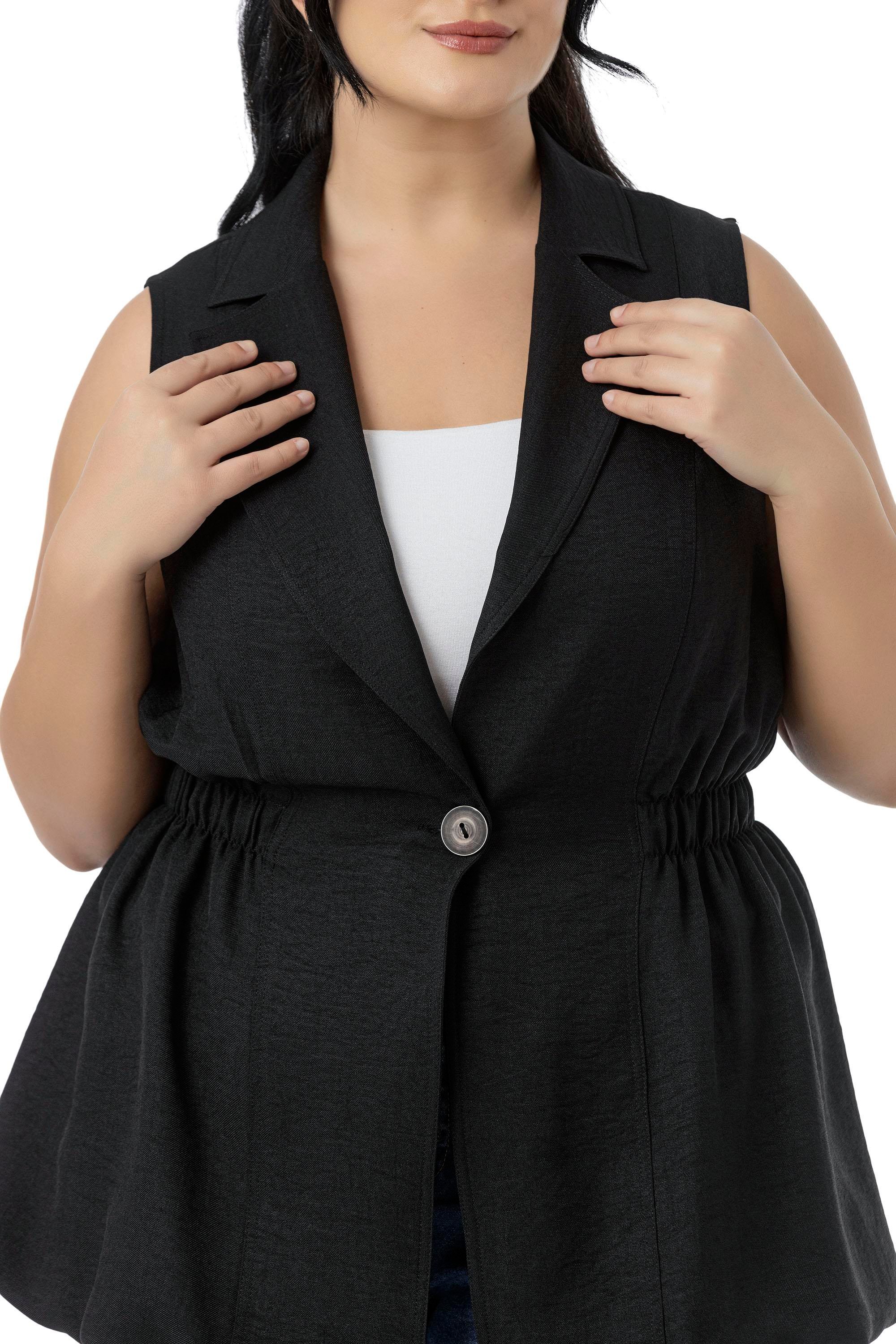 VestsDisentis Modest Büyük Beden Beli Lastik Detaylı Eteği Balon Kesim Düğmeli Astarlı Siyah YelekDISENTIS MODESTBüyük Beden Beli Lastik Detaylı Eteği Balon Kesim Düğmeli Astarlı Siyah Yelek