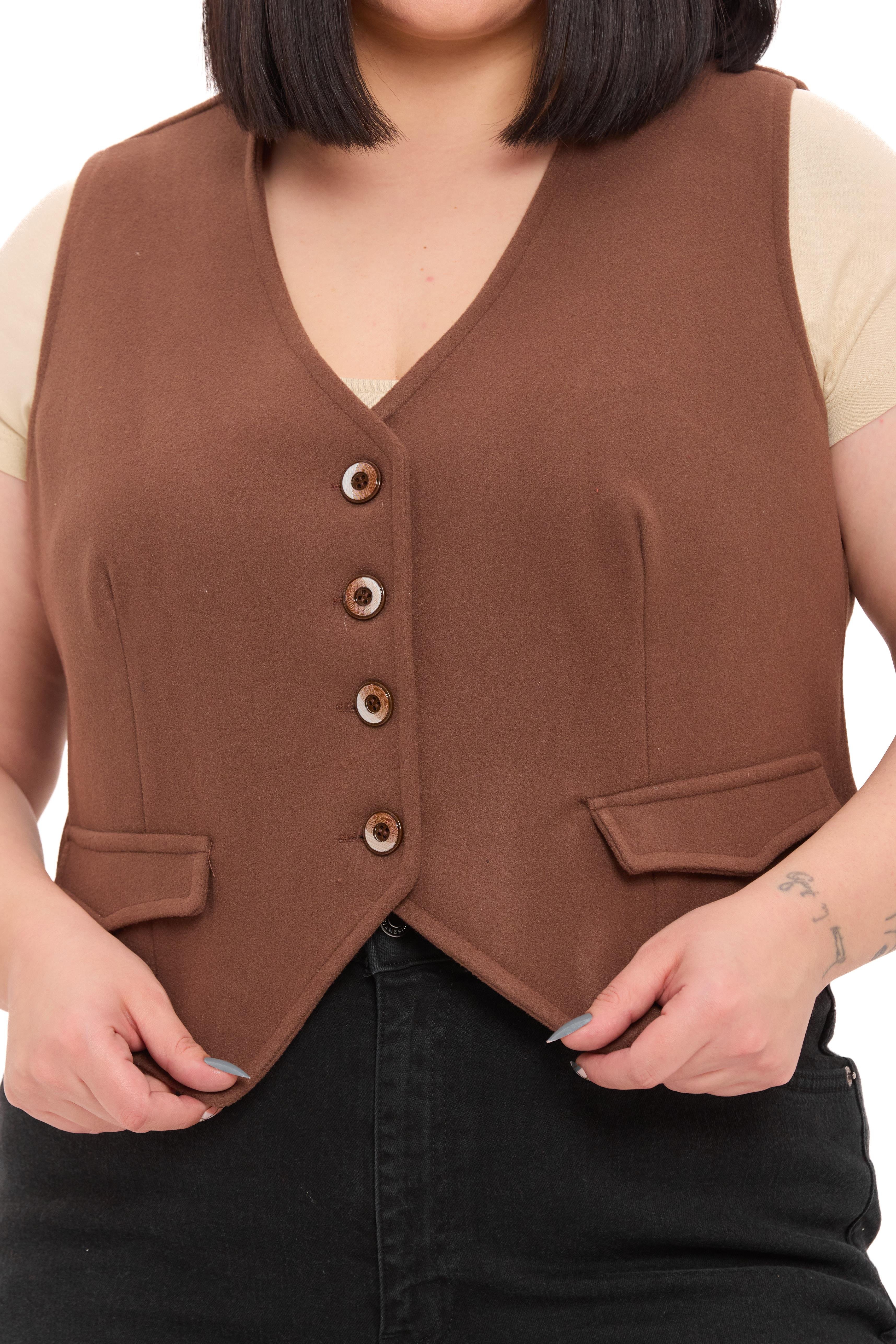 YelekDisentis Modest Büyük Beden Düğme Kapamalı Cep Kapaklı Astarlı Kısa Kaşe Kahverengi YelekDISENTIS MODESTBüyük Beden Düğme Kapamalı Cep Kapaklı Astarlı Kısa Kaşe Kahverengi Yelek