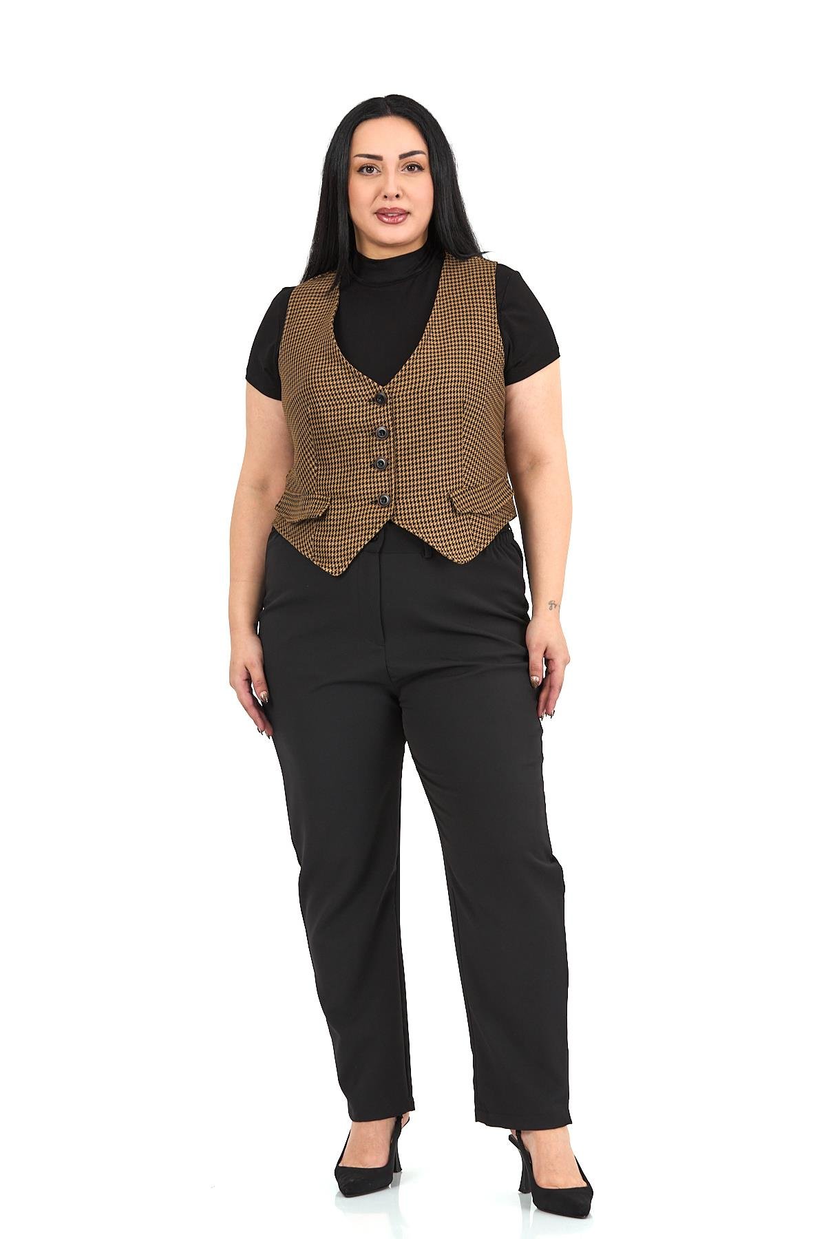 YelekDisentis Modest Büyük Beden Düğme Kapamalı Cep Kapaklı Astarlı Kısa Küçük Kazayağı Desenli Vizon YelekDISENTIS MODESTBüyük Beden Düğme Kapamalı Cep Kapaklı Astarlı Kısa Küçük Kazayağı Desenli Vizon Yelek