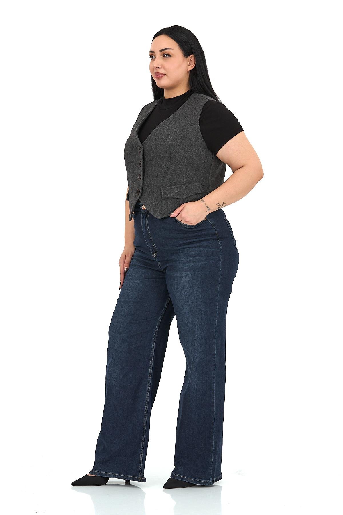 YelekDisentis Modest Büyük Beden Düğme Kapamalı Cep Kapaklı Astarlı Kısa Kaşe Antrasit YelekDISENTIS MODESTBüyük Beden Düğme Kapamalı Cep Kapaklı Astarlı Kısa Kaşe Antrasit Yelek