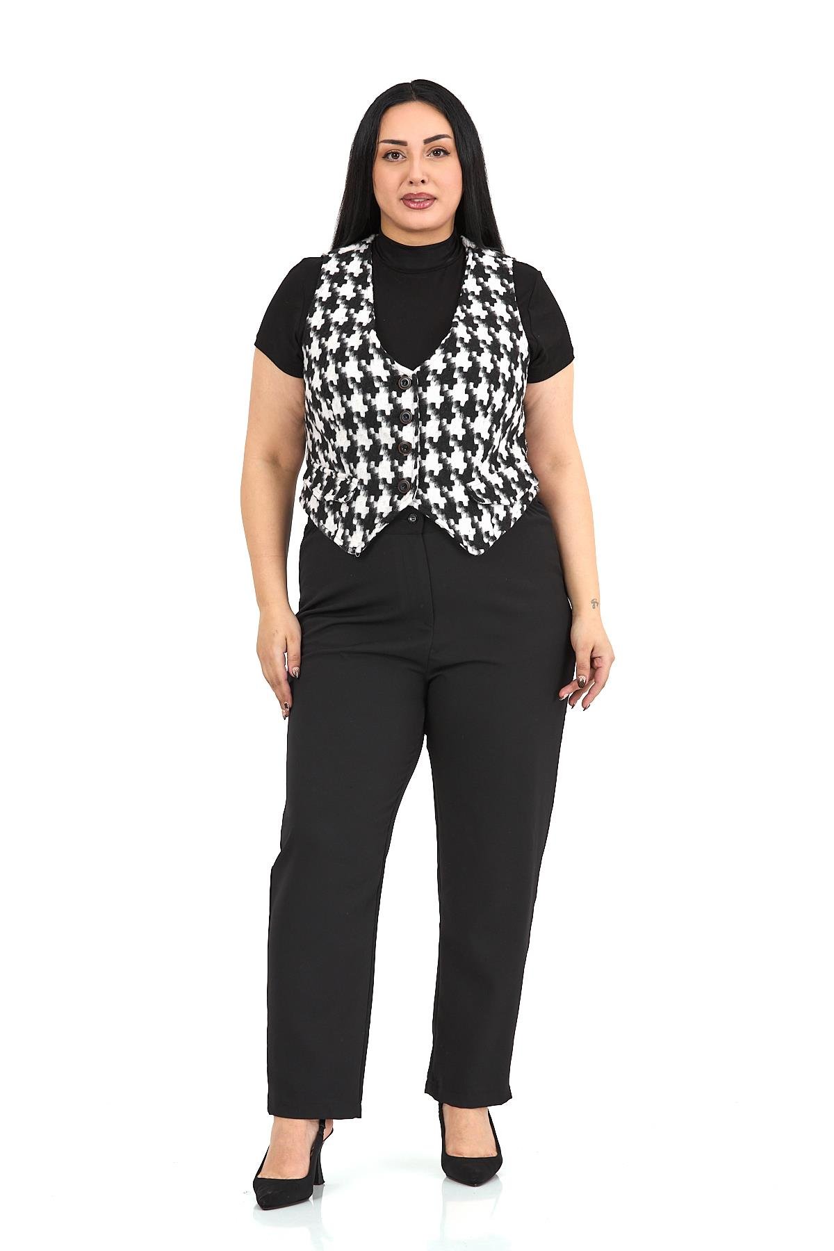 YelekDisentis Modest Büyük Beden Düğme Kapamalı Cep Kapaklı Astarlı Kısa Kazayağı Desenli YelekDISENTIS MODESTBüyük Beden Düğme Kapamalı Cep Kapaklı Astarlı Kısa Kazayağı Desenli Yelek