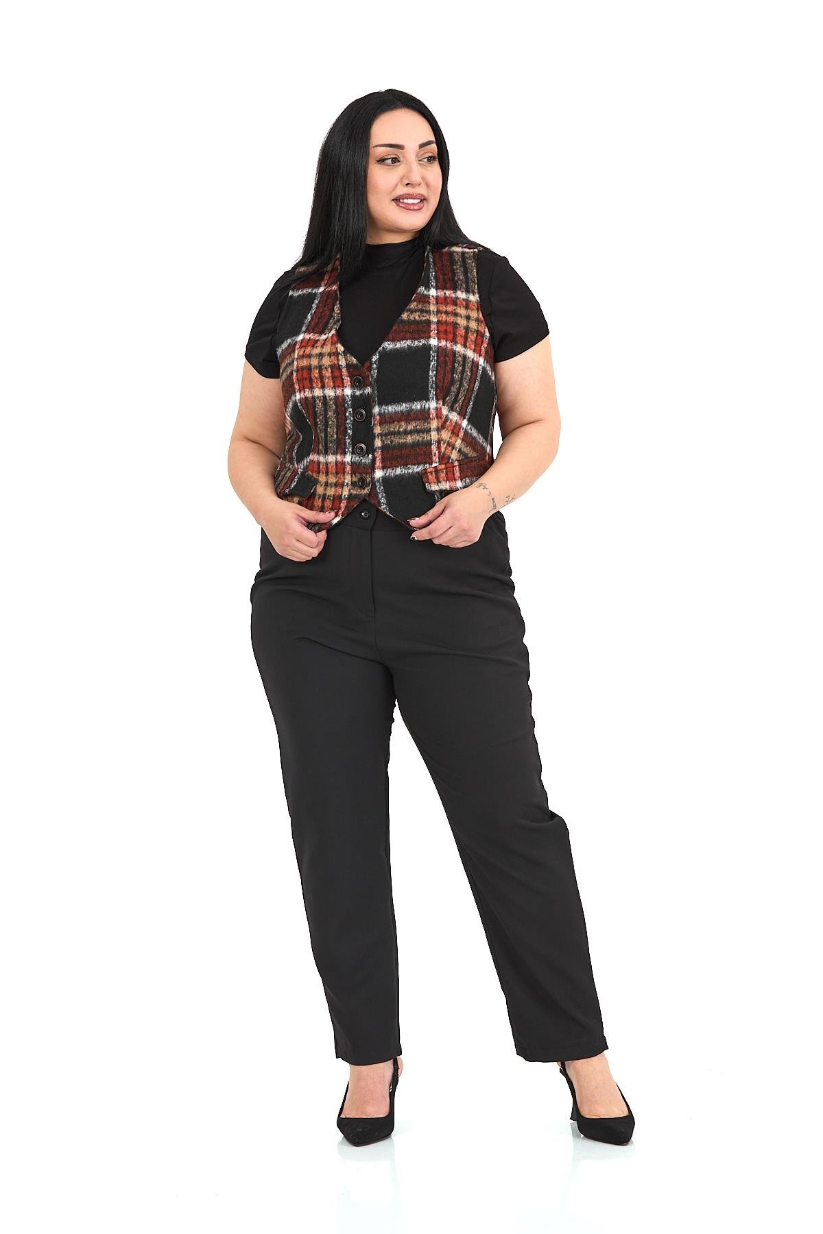 YelekDisentis Modest Büyük Beden Düğme Kapamalı Cep Kapaklı Astarlı Kısa Çizgili Kaşe Siyah YelekDISENTIS MODESTBüyük Beden Düğme Kapamalı Cep Kapaklı Astarlı Kısa Çizgili Kaşe Siyah Yelek