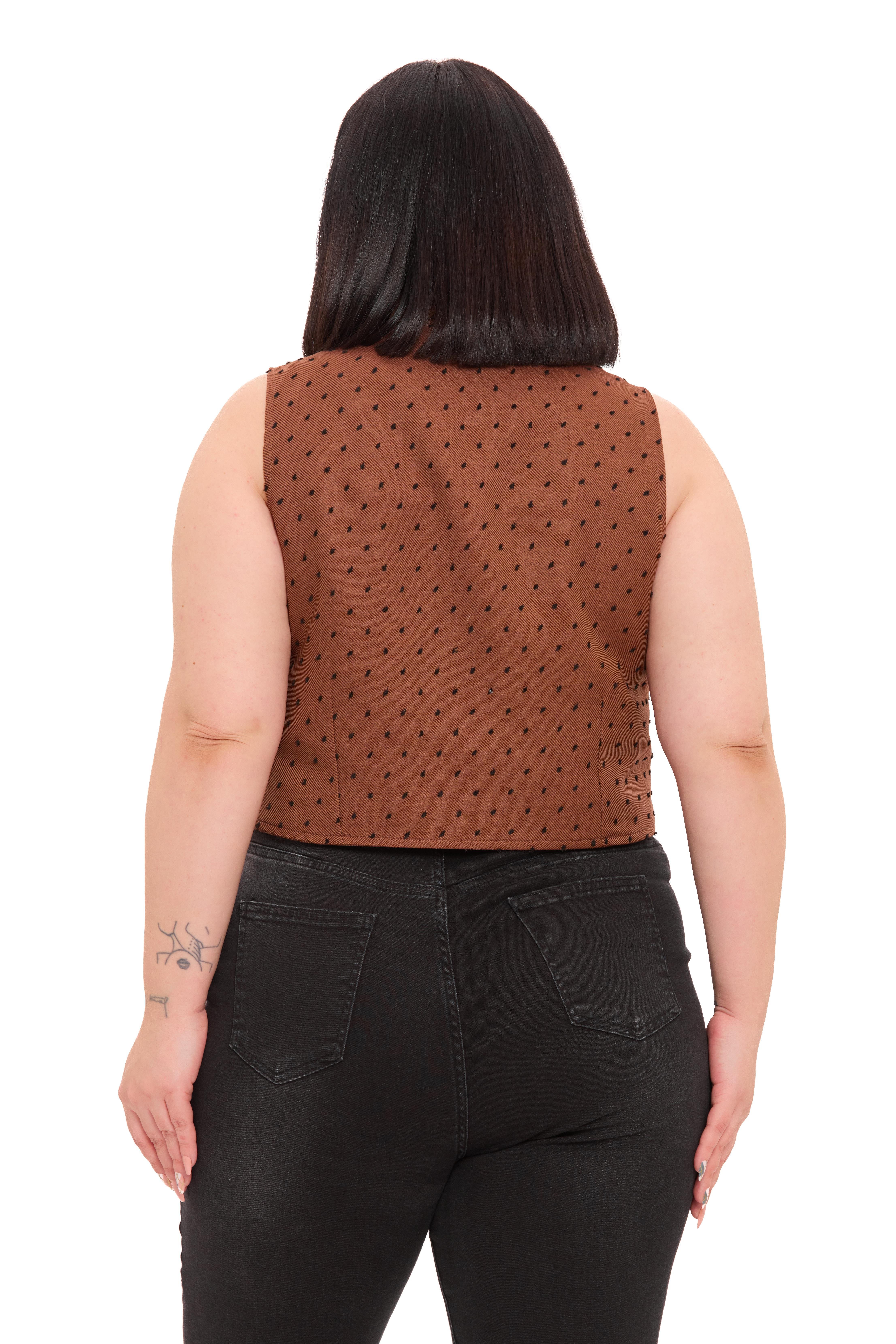 YelekDisentis Modest Büyük Beden Düğme Kapamalı Cep Kapaklı Astarlı Kısa Puanlı Kahverengi YelekDISENTIS MODESTBüyük Beden Düğme Kapamalı Cep Kapaklı Astarlı Kısa Puanlı Kahverengi Yelek