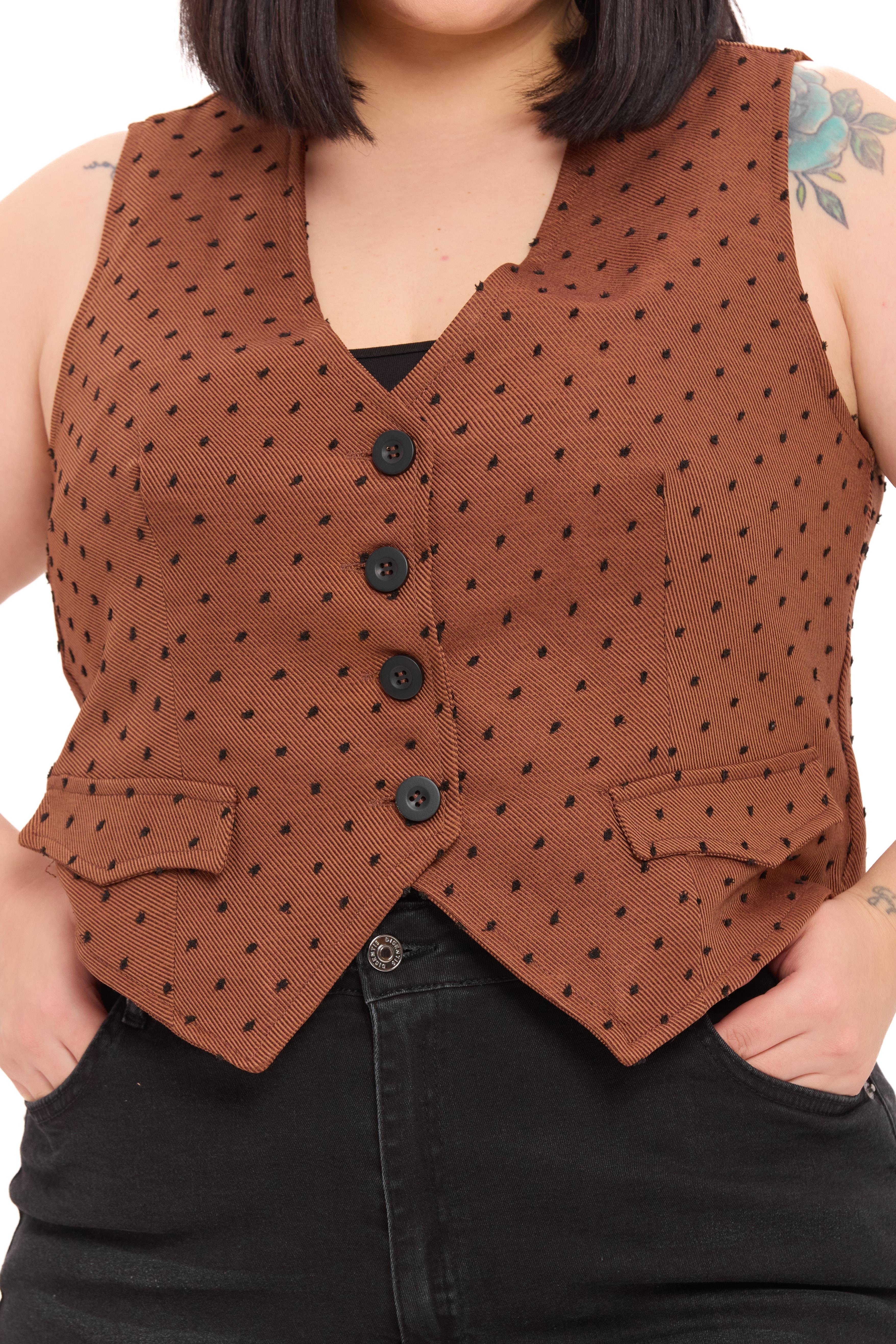 YelekDisentis Modest Büyük Beden Düğme Kapamalı Cep Kapaklı Astarlı Kısa Puanlı Kahverengi YelekDISENTIS MODESTBüyük Beden Düğme Kapamalı Cep Kapaklı Astarlı Kısa Puanlı Kahverengi Yelek