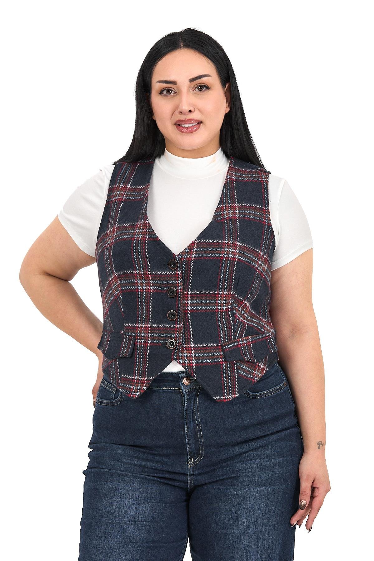 YelekDisentis Modest Büyük Beden Düğme Kapamalı Cep Kapaklı Astarlı Kısa Lacivert YelekDISENTIS MODESTBüyük Beden Düğme Kapamalı Cep Kapaklı Astarlı Kısa Lacivert Yelek