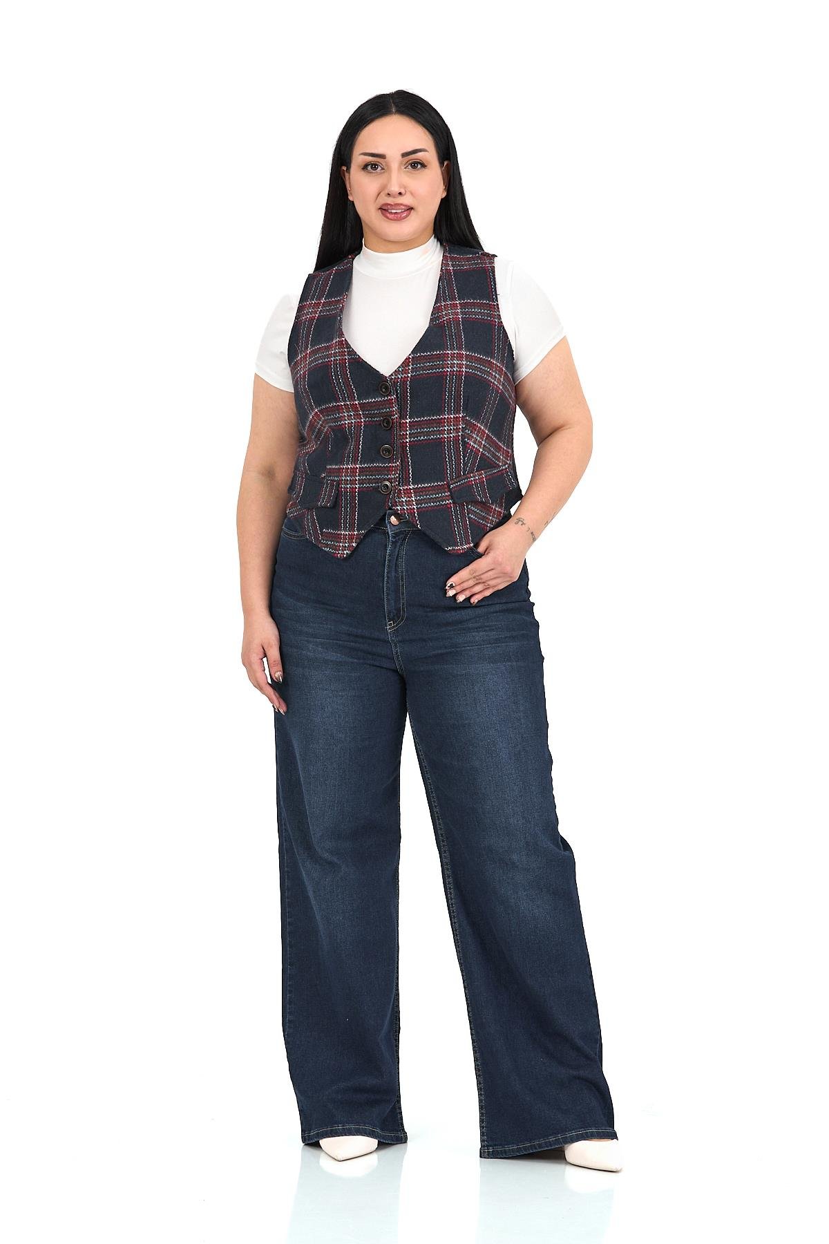 YelekDisentis Modest Büyük Beden Düğme Kapamalı Cep Kapaklı Astarlı Kısa Lacivert YelekDISENTIS MODESTBüyük Beden Düğme Kapamalı Cep Kapaklı Astarlı Kısa Lacivert Yelek