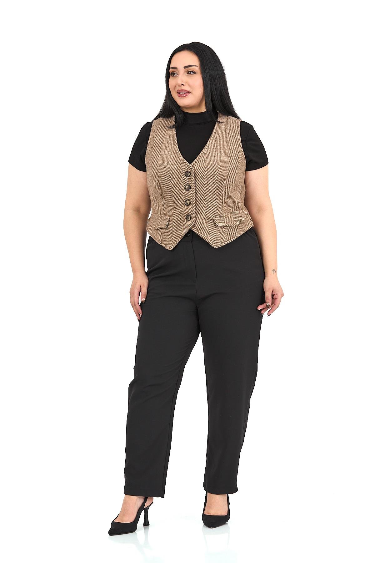 YelekDisentis Modest Büyük Beden Düğme Kapamalı Cep Kapaklı Astarlı Kısa Balıksırtı Vizon YelekDISENTIS MODESTBüyük Beden Düğme Kapamalı Cep Kapaklı Astarlı Kısa Balıksırtı Vizon Yelek