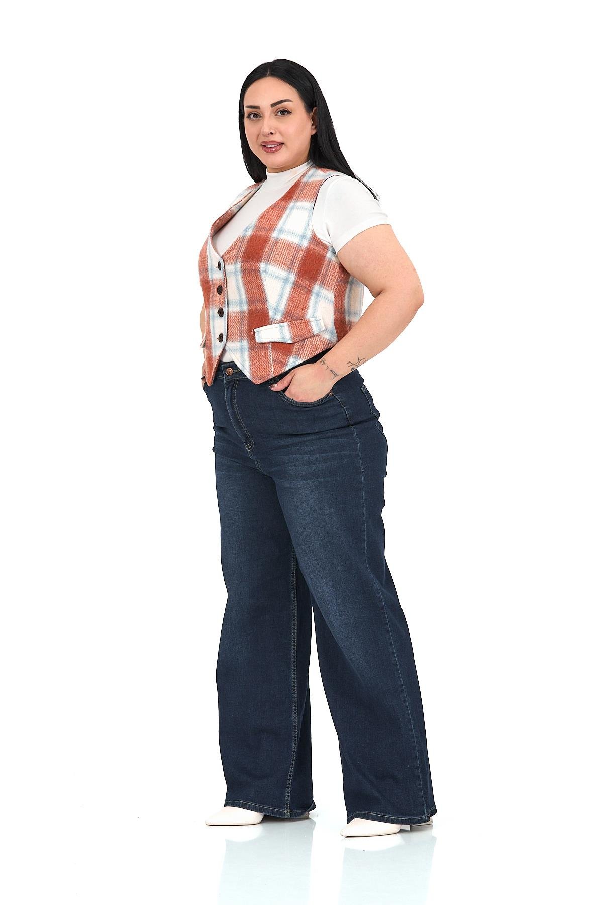 YelekDisentis Modest Büyük Beden Düğme Kapamalı Cep Kapaklı Astarlı Kısa Kiremit YelekDISENTIS MODESTBüyük Beden Düğme Kapamalı Cep Kapaklı Astarlı Kısa Kiremit Yelek