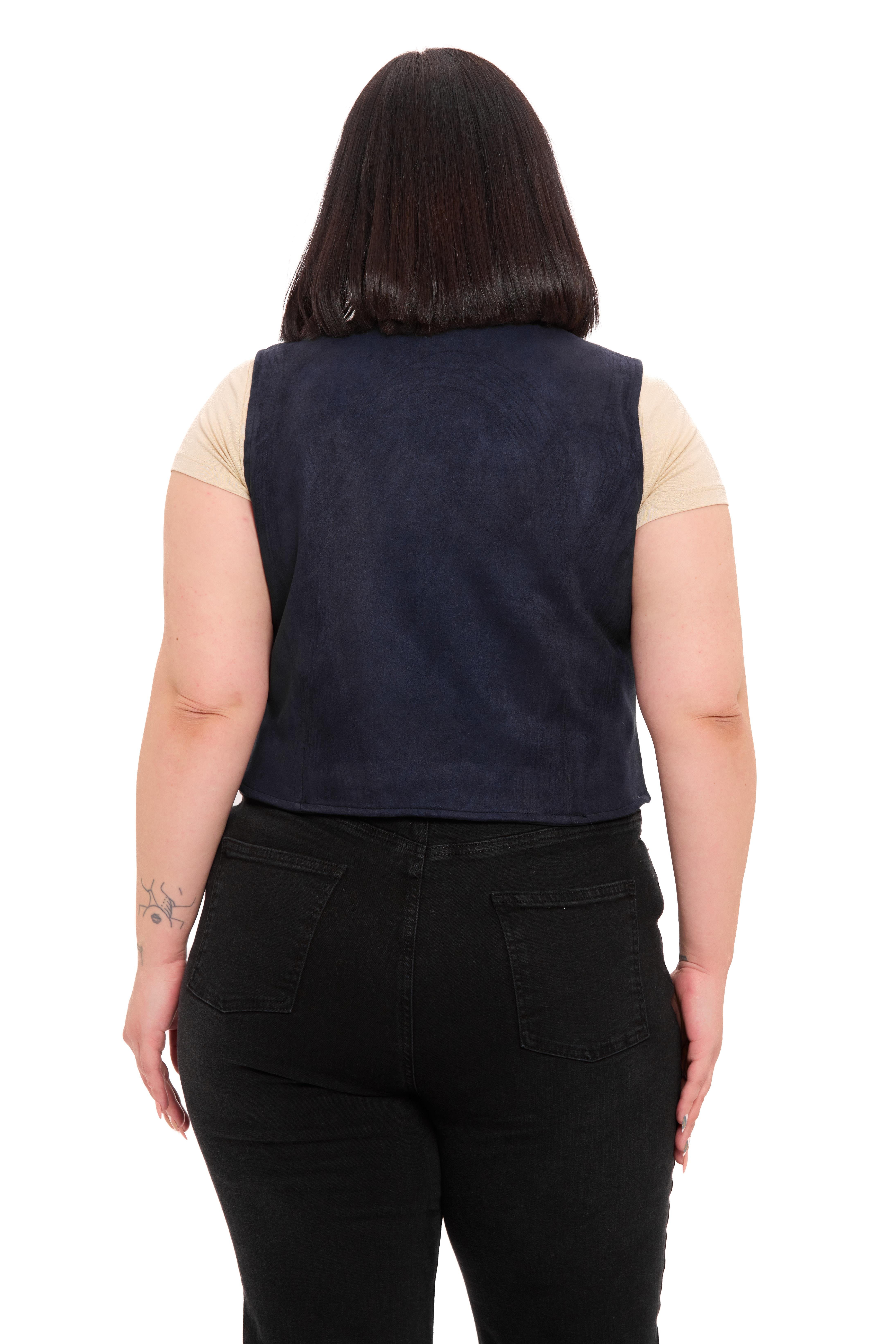 YelekDisentis Modest Büyük Beden Düğme Kapamalı Cep Kapaklı Astarlı Kısa Süet Lacivert YelekDISENTIS MODESTBüyük Beden Düğme Kapamalı Cep Kapaklı Astarlı Kısa Süet Lacivert Yelek