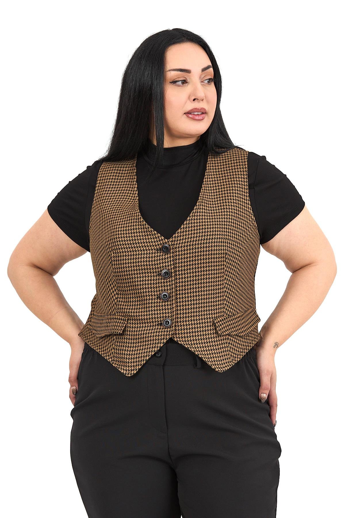 YelekDisentis Modest Büyük Beden Düğme Kapamalı Cep Kapaklı Astarlı Kısa Küçük Kazayağı Desenli Vizon YelekDISENTIS MODESTBüyük Beden Düğme Kapamalı Cep Kapaklı Astarlı Kısa Küçük Kazayağı Desenli Vizon Yelek