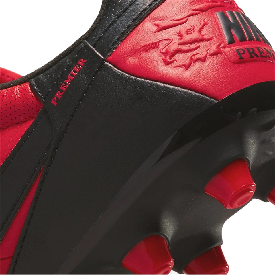 THE NIKE PREMIER III FG