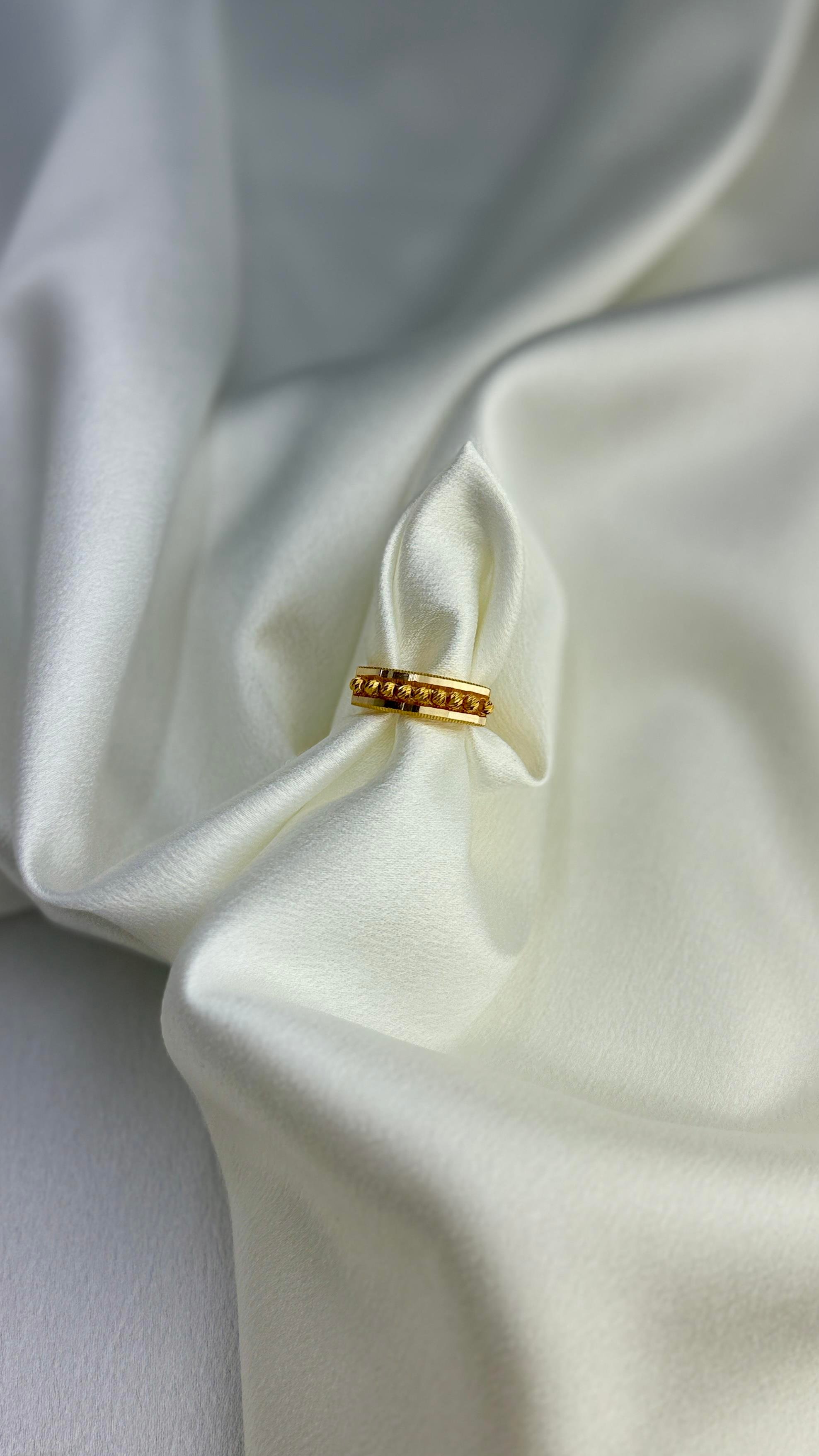 Aynalı Dorika Toplu Altın Modern Yüzük