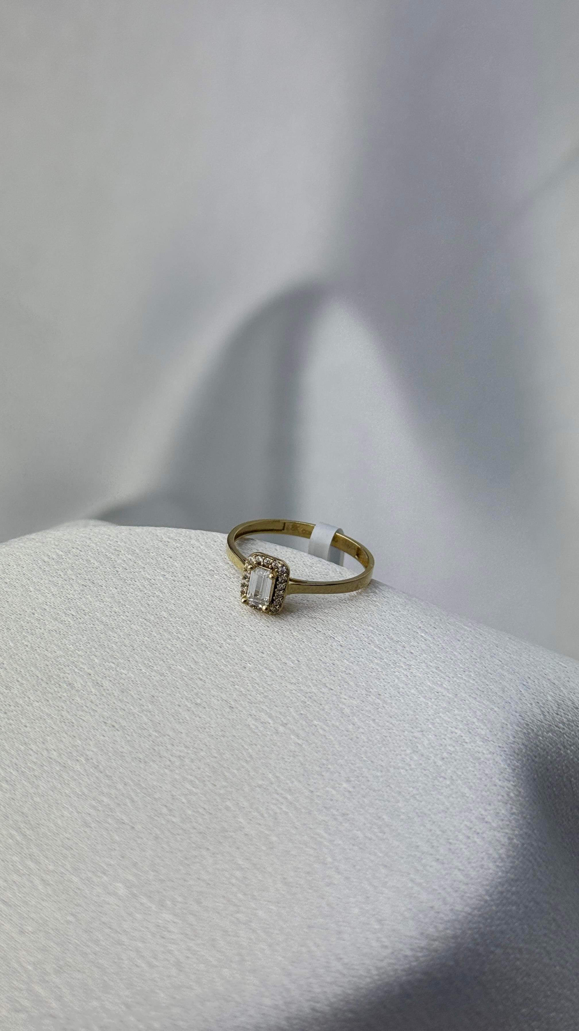 Baget Kesim Zirkon Taşlı Altın Çıtır Yüzük