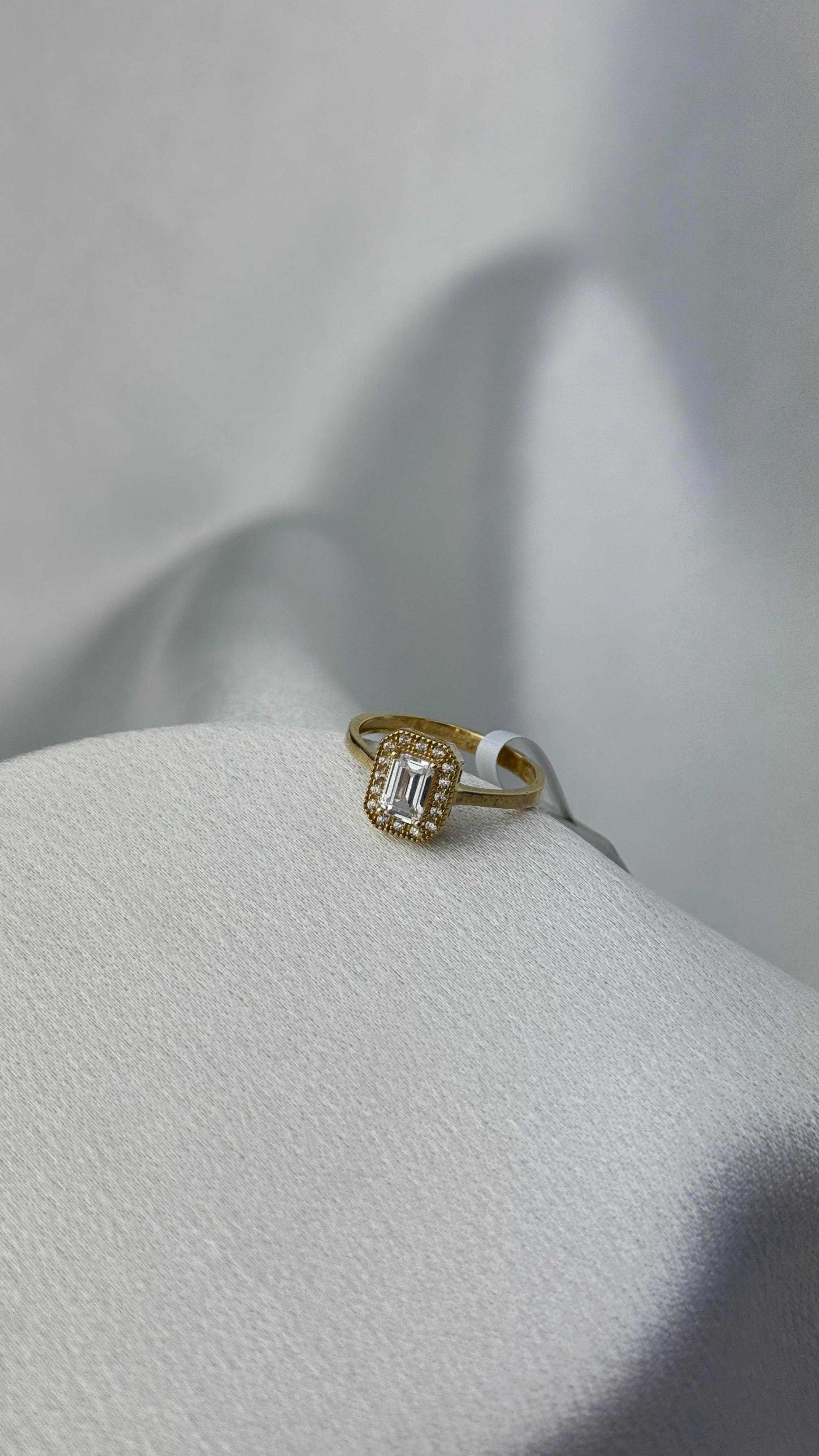 Baget Kesim Zirkon Taşlı Altın Yüzük