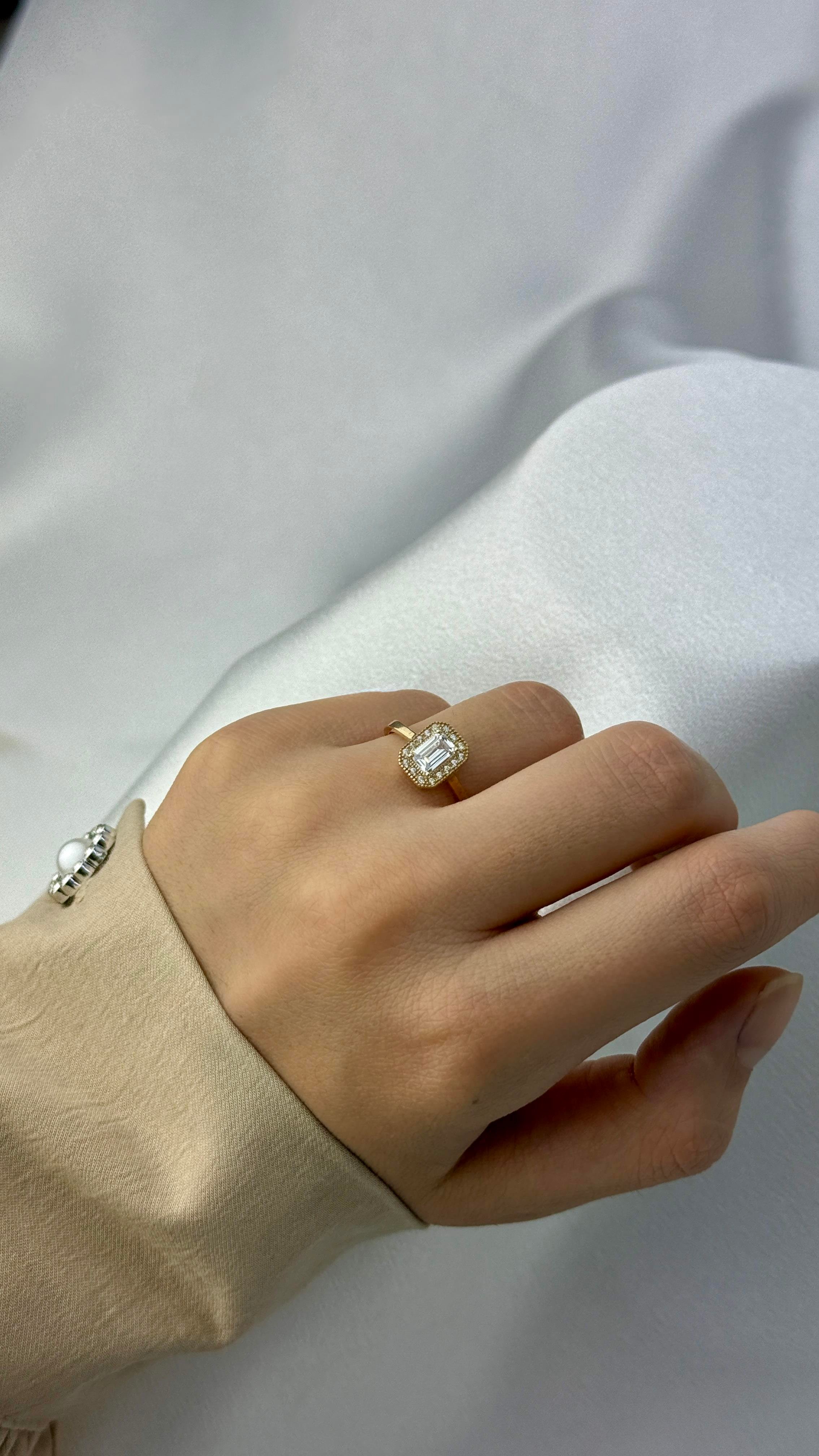 Baget Kesim Zirkon Taşlı Altın Yüzük