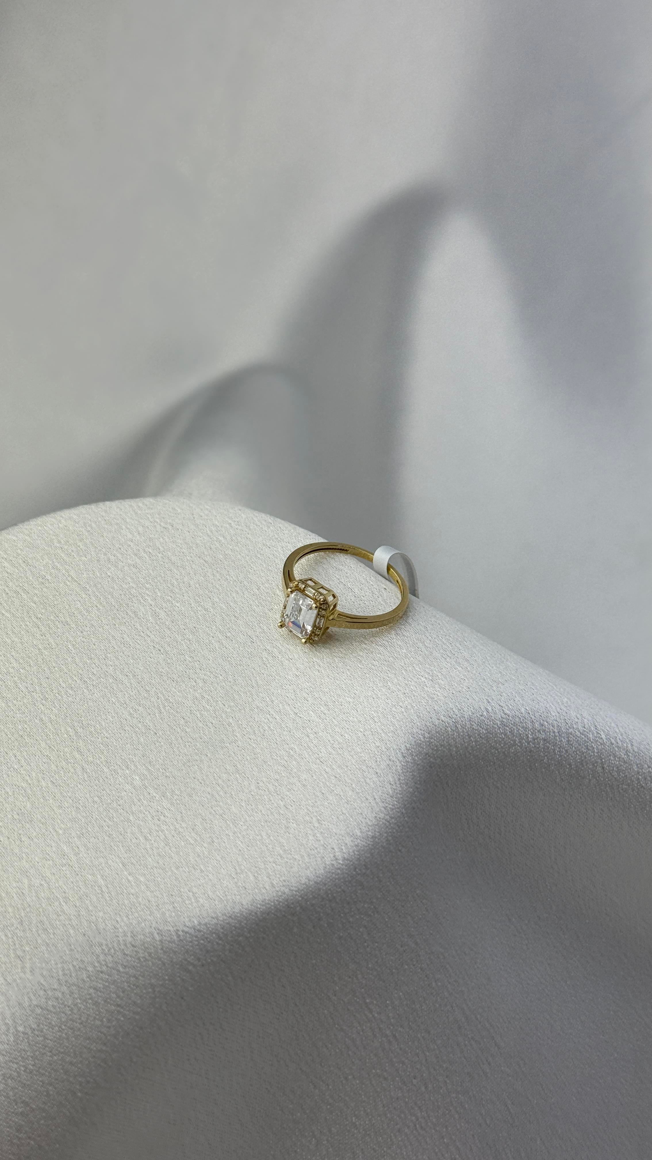 Baget Kesim Zirkon Taşlı Altın Yüzük