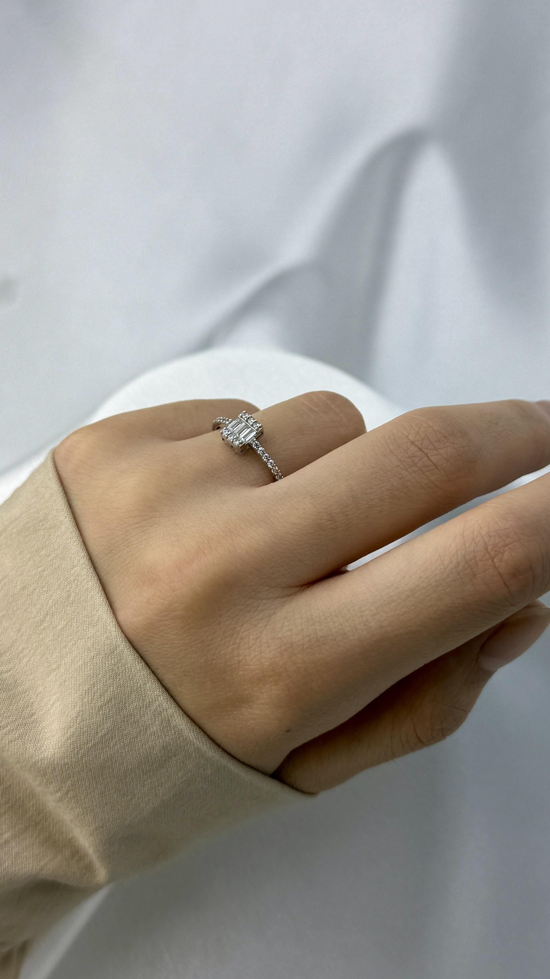 Baget Kesim Zirkon Taşlı Beyaz Altın Yüzük